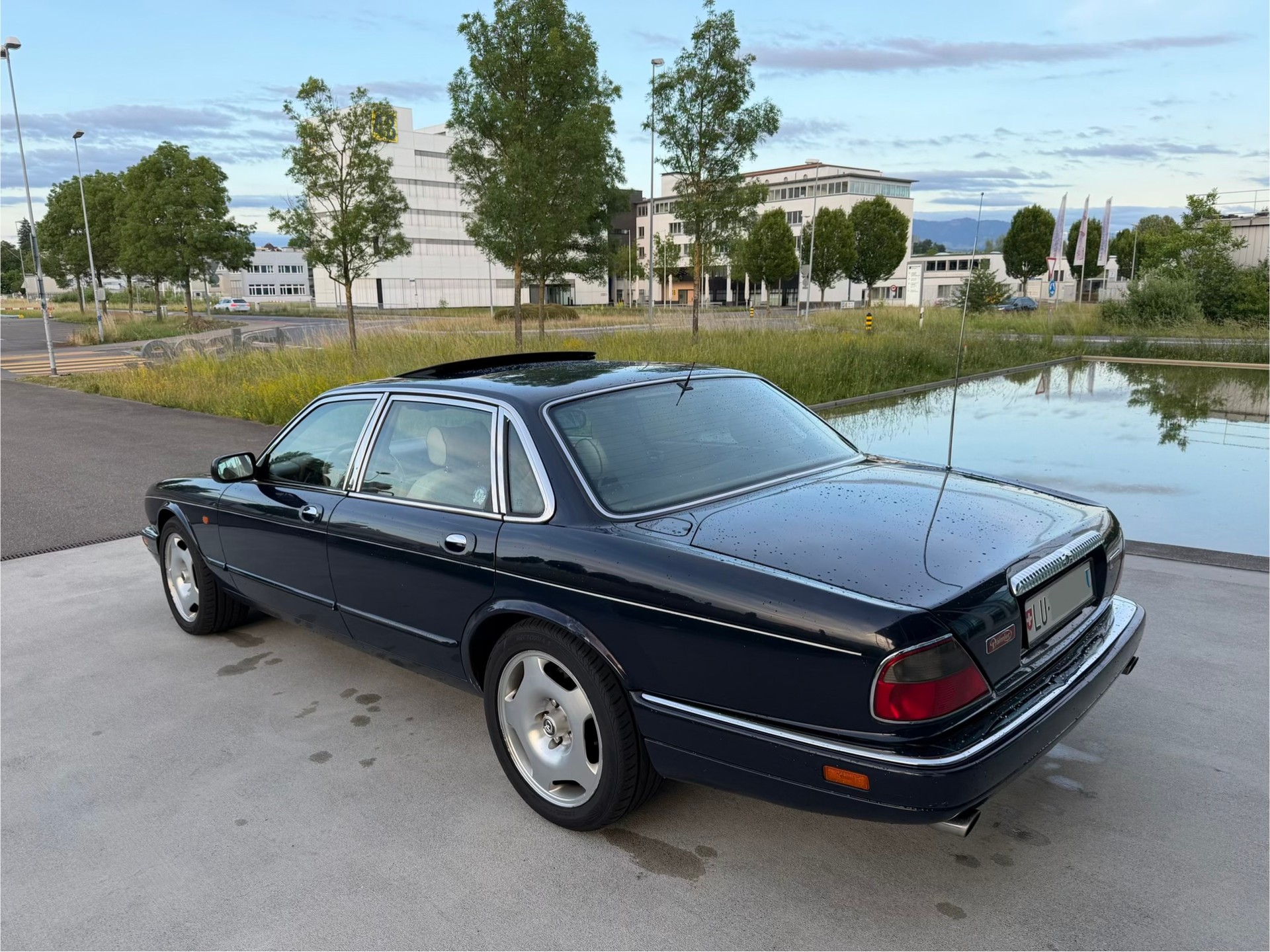 DAIMLER 6.0 V12-image-3