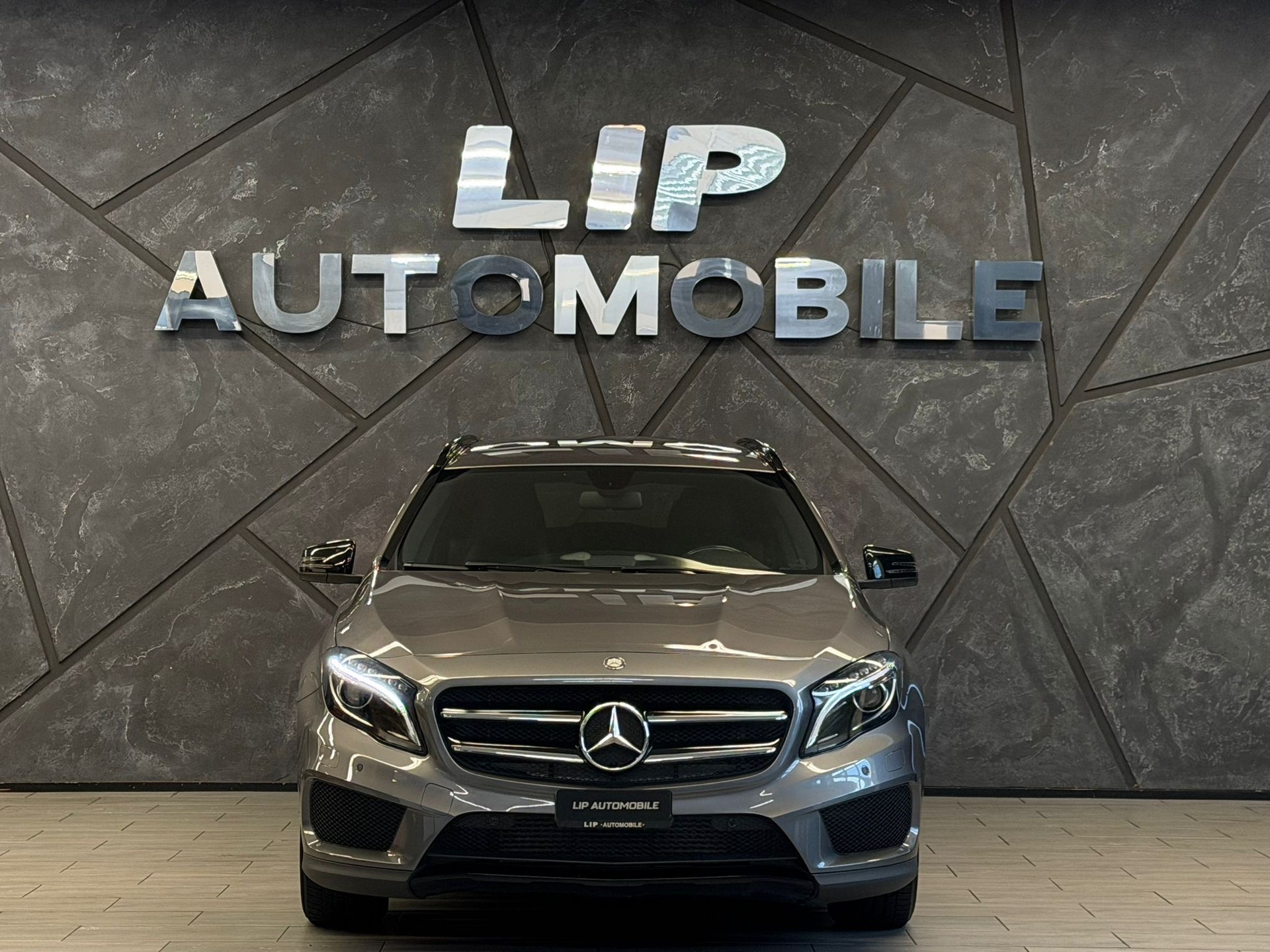 MERCEDES-BENZ GLA 250 AMG Line 4Matic 7G-DCT-showroom-element-1