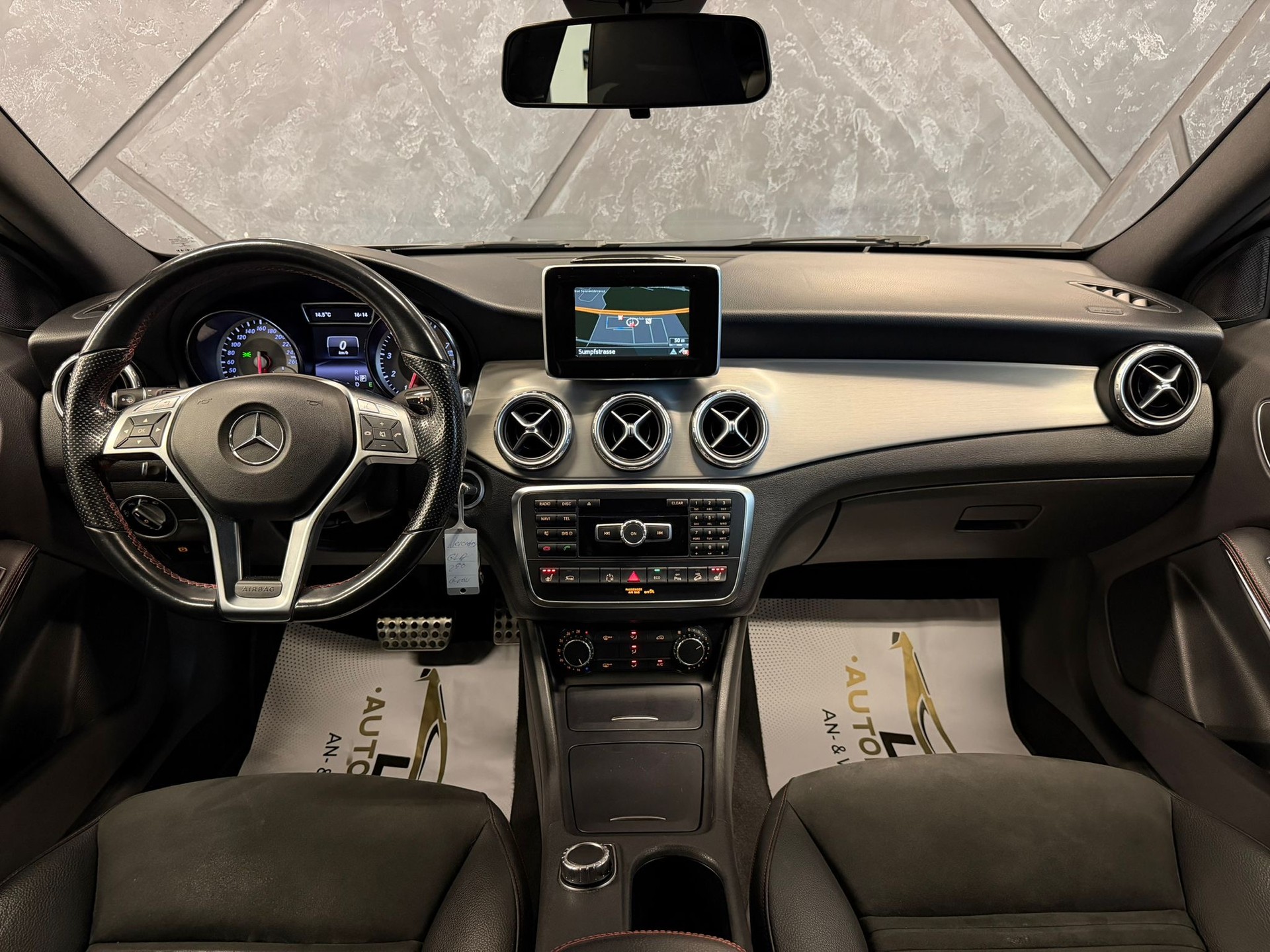 MERCEDES-BENZ GLA 250 AMG Line 4Matic 7G-DCT-image-8