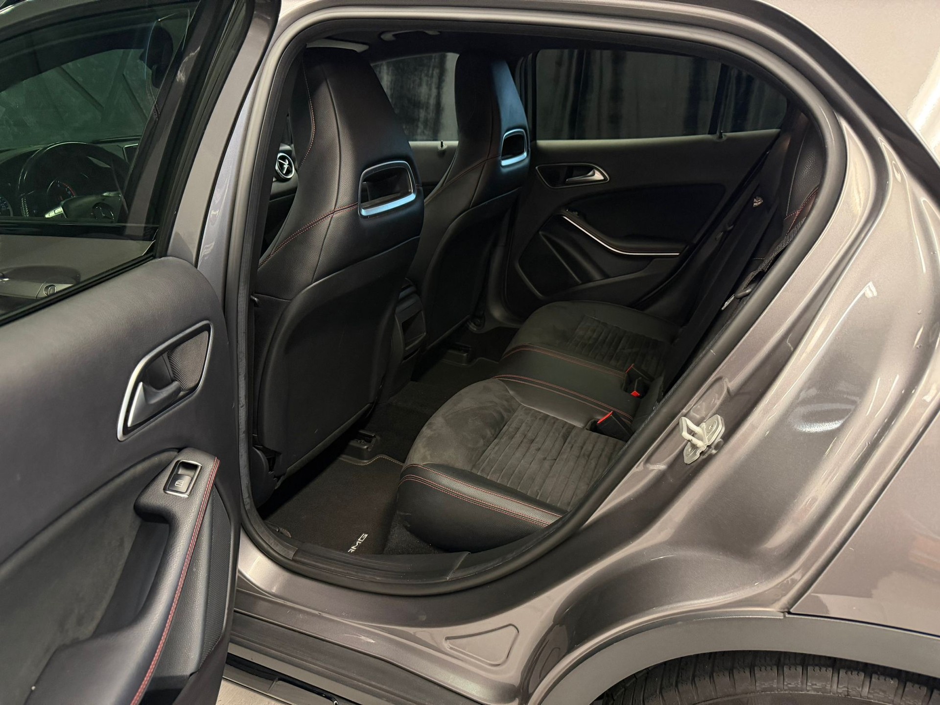 MERCEDES-BENZ GLA 250 AMG Line 4Matic 7G-DCT-image-12