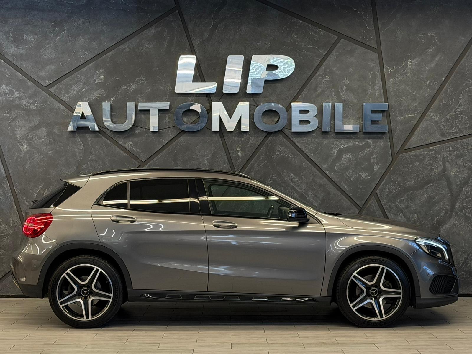 MERCEDES-BENZ GLA 250 AMG Line 4Matic 7G-DCT-showroom-element-3