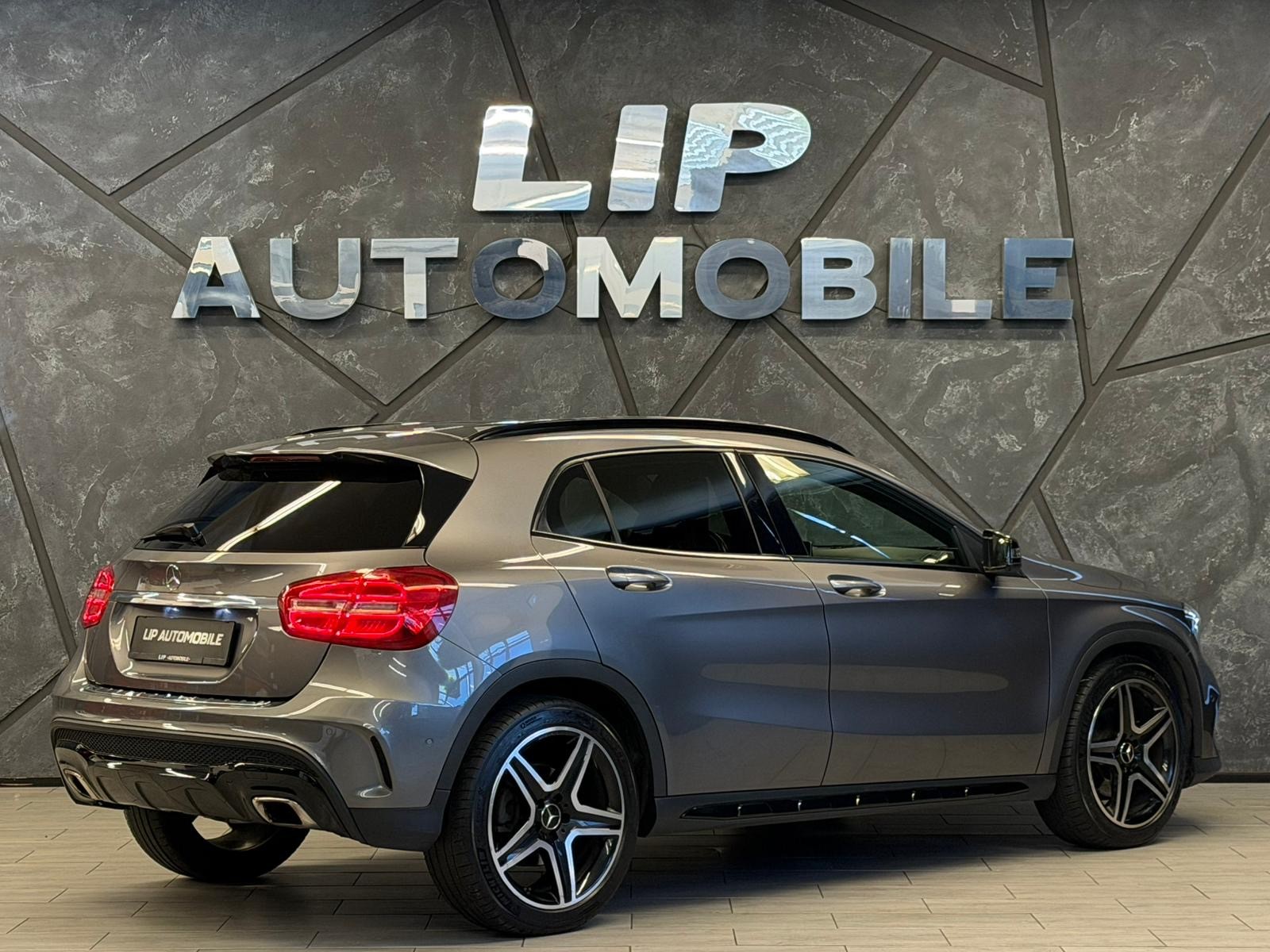 MERCEDES-BENZ GLA 250 AMG Line 4Matic 7G-DCT-image-5