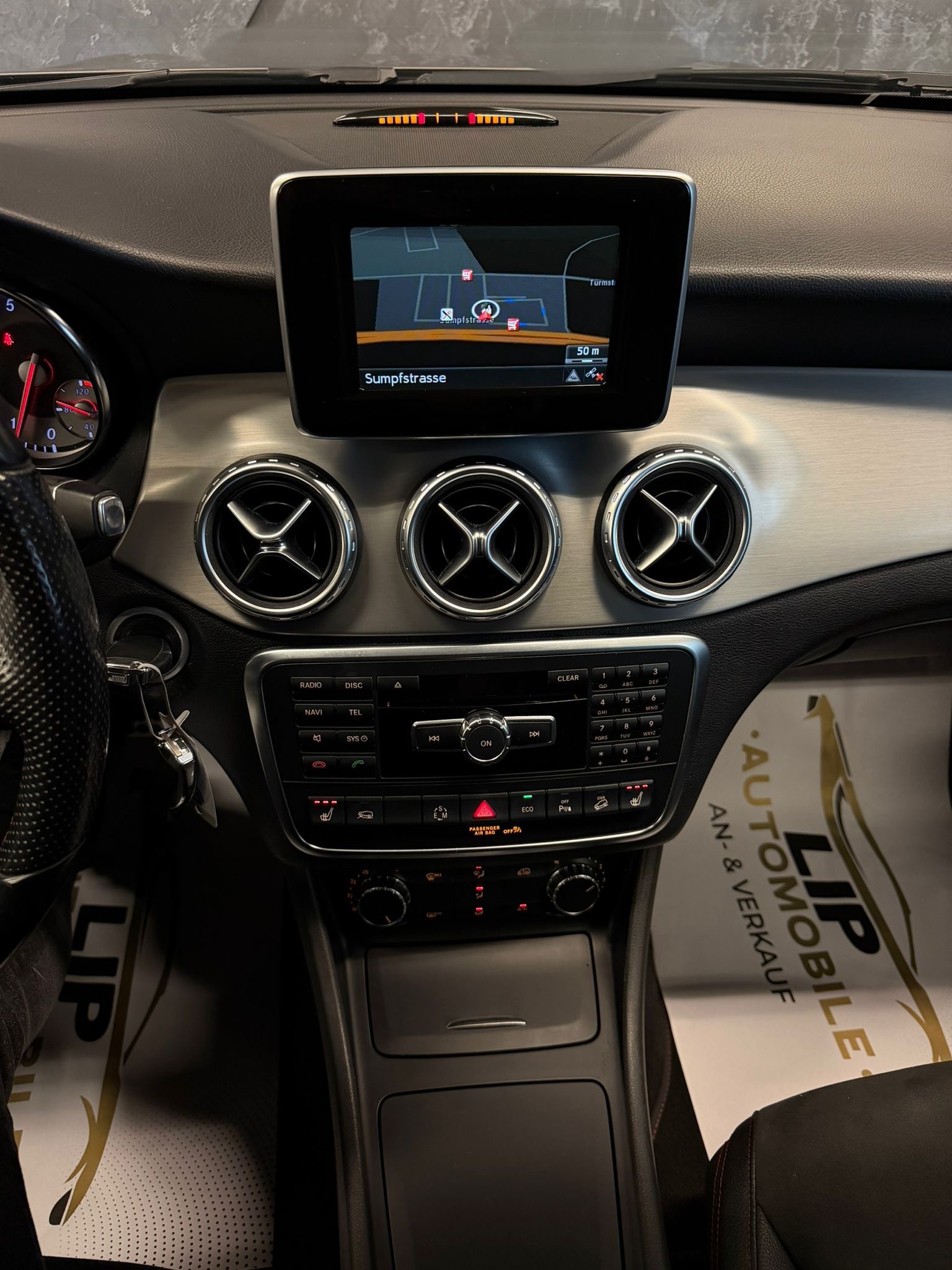 MERCEDES-BENZ GLA 250 AMG Line 4Matic 7G-DCT-image-11