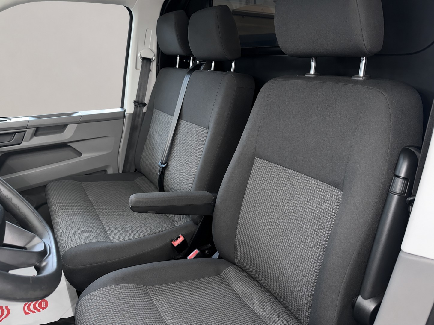 VW T6.1 2.0 TDI DSG Lang Version ( Mit AHK / Sortimo Regale / Dachträger )-image-9
