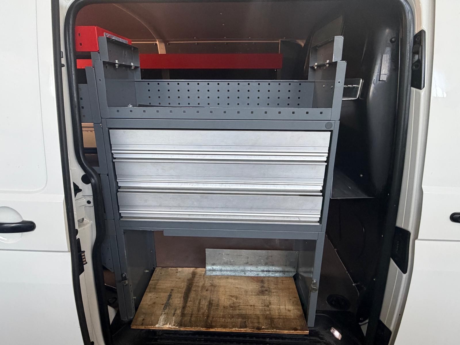 VW T6.1 2.0 TDI DSG Lang Version ( Mit AHK / Sortimo Regale / Dachträger )-image-12