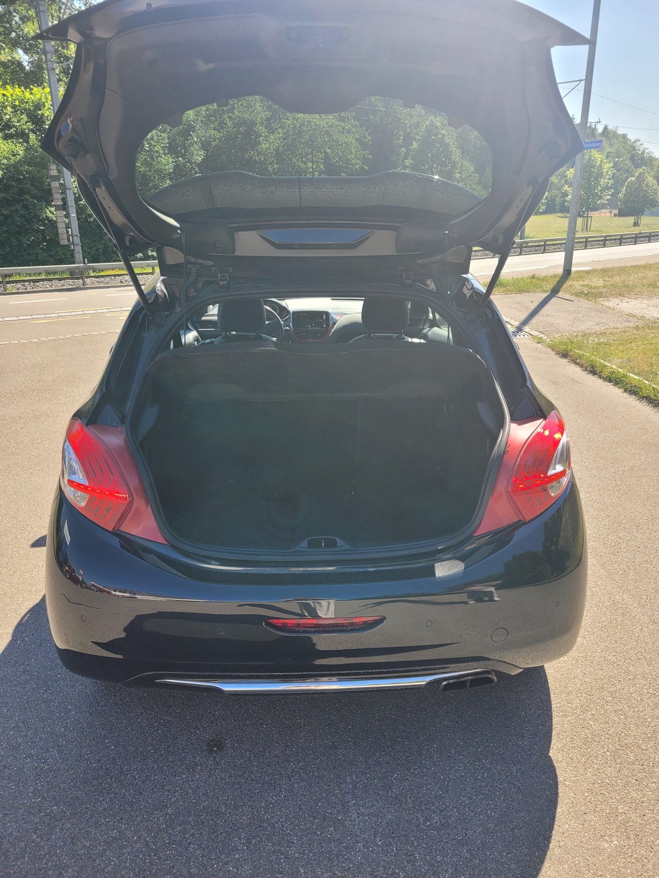 PEUGEOT 208 1.6 Turbo GTi-image-4