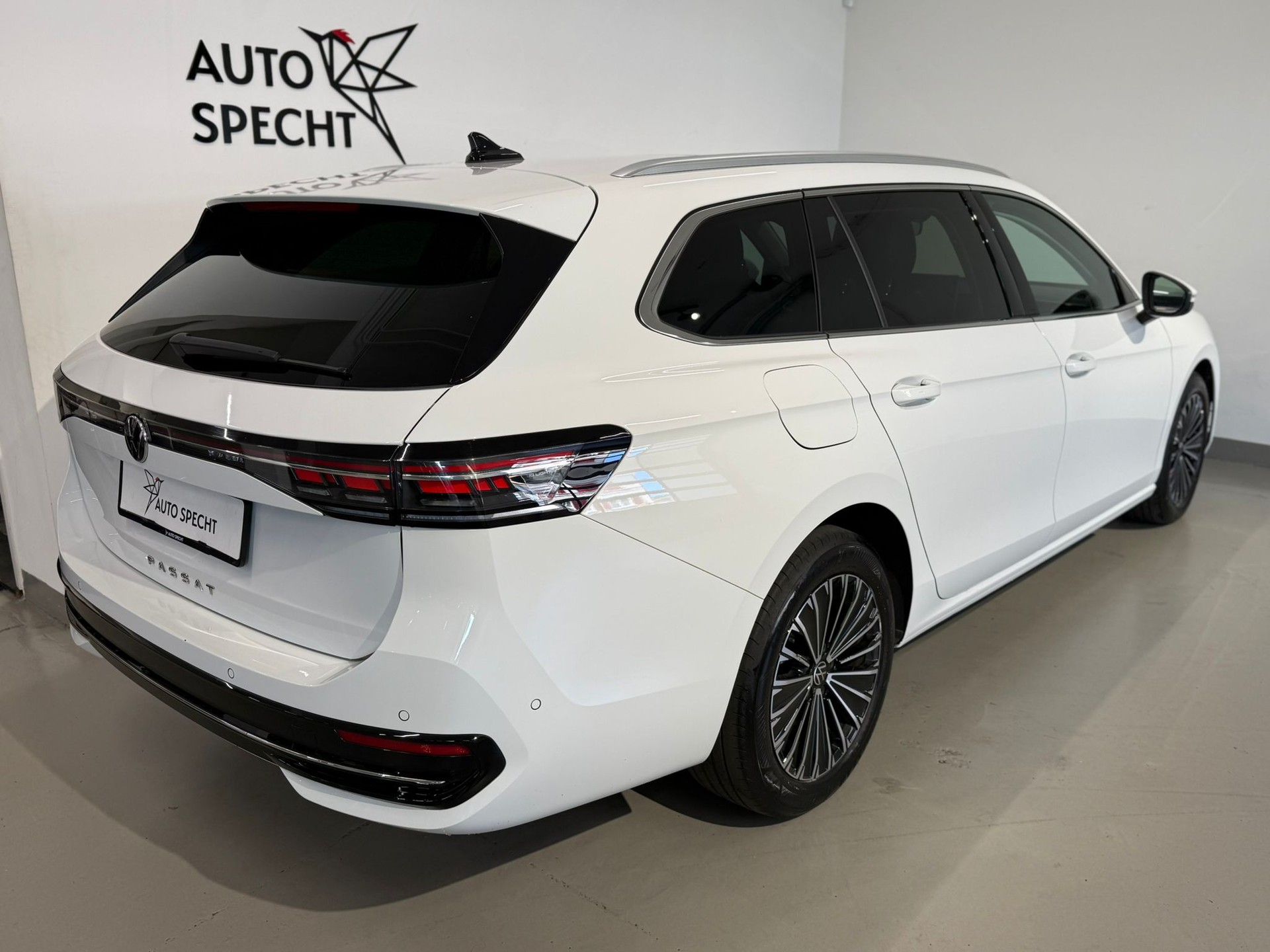 VW Passat Variant 2.0 TDI evo Elegance DSG-showroom-element-3