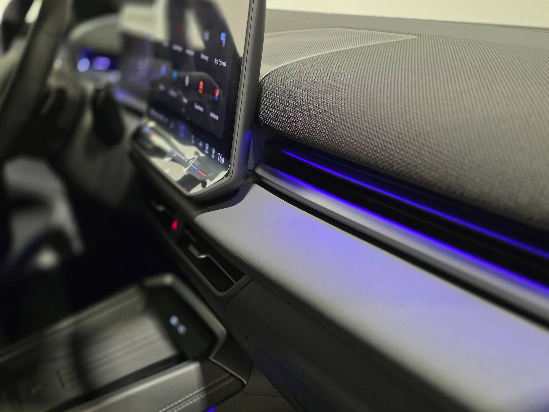 VW T-Roc 1.5 eTSI mHEV R-Line DSG-image-23