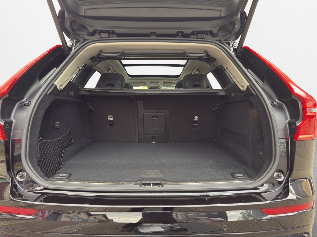 VOLVO XC60 T6 eAWD PluginHybrid Xcentric Geartronic-image-12