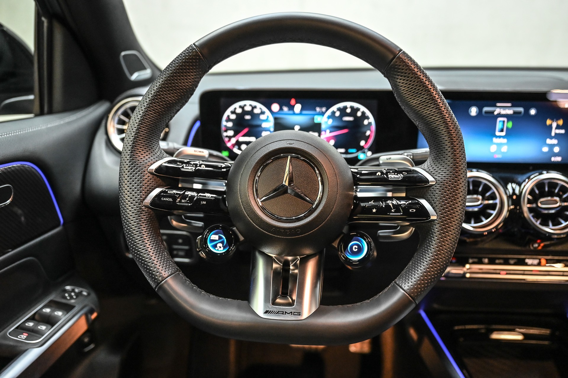 MERCEDES-BENZ GLB 35 AMG 4matic-image-15