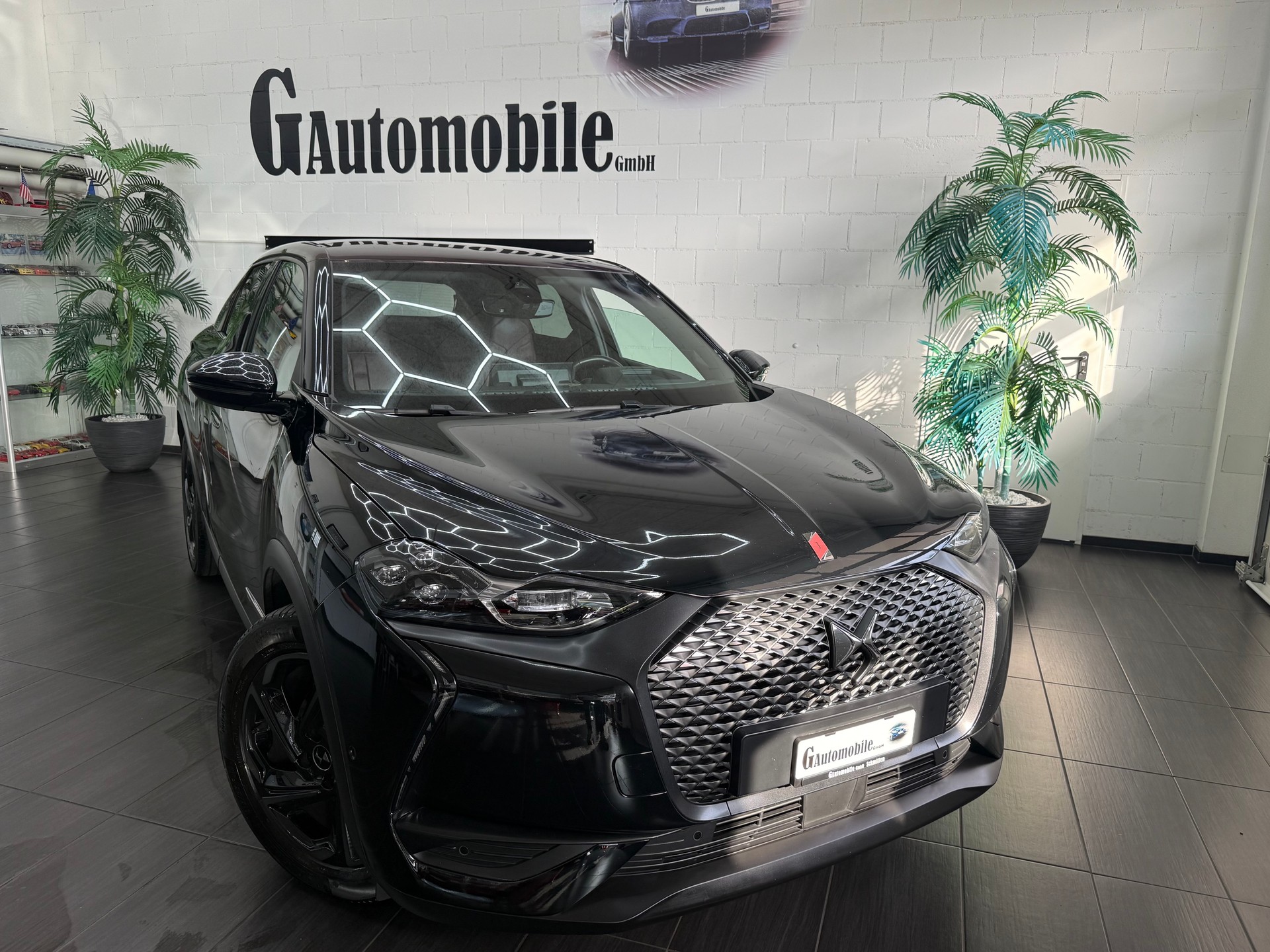 DS AUTOMOBILES DS 3 Crossback 1.2 PureTech La Première EAT8-showroom-element-1