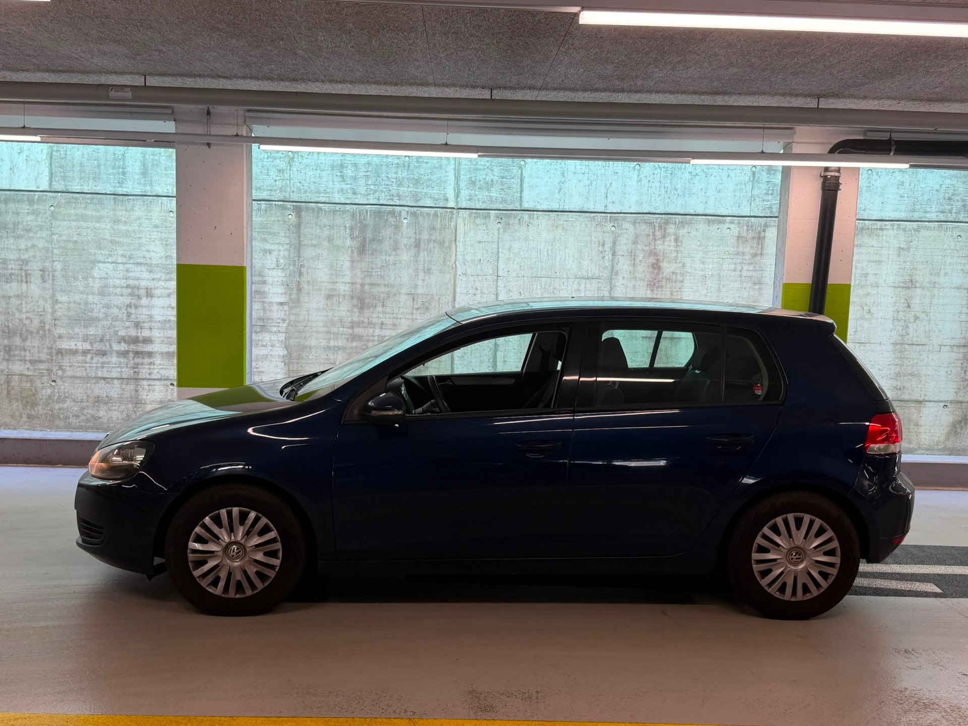 VW Golf 2.0 TDI Comfortline-showroom-element-2