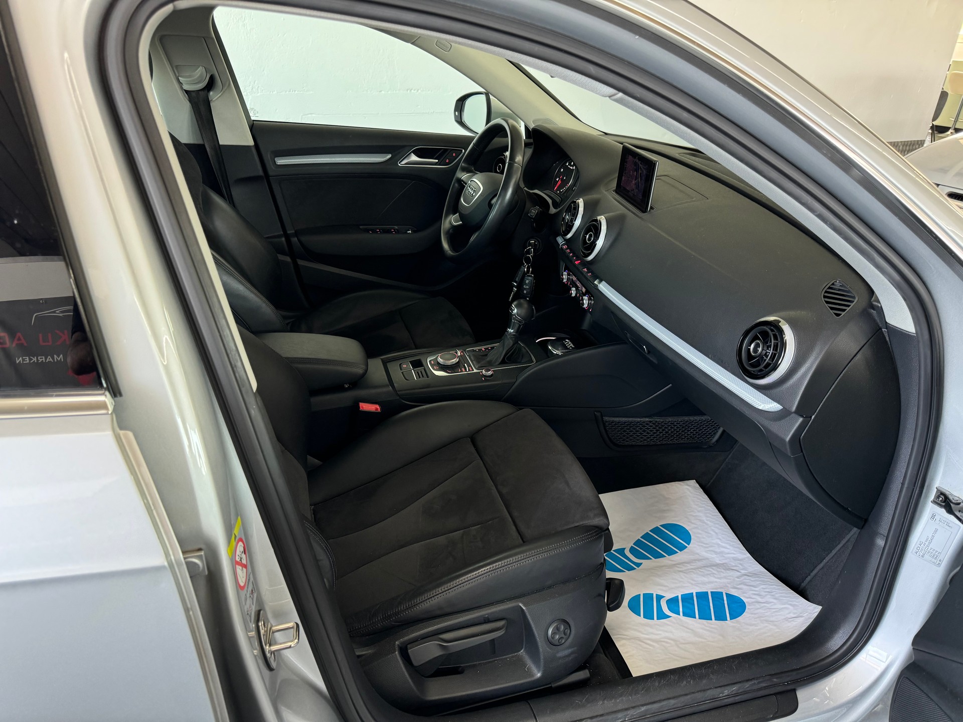 AUDI A3 Sportback 1.4 TFSI Ambition S-tronic-image-16