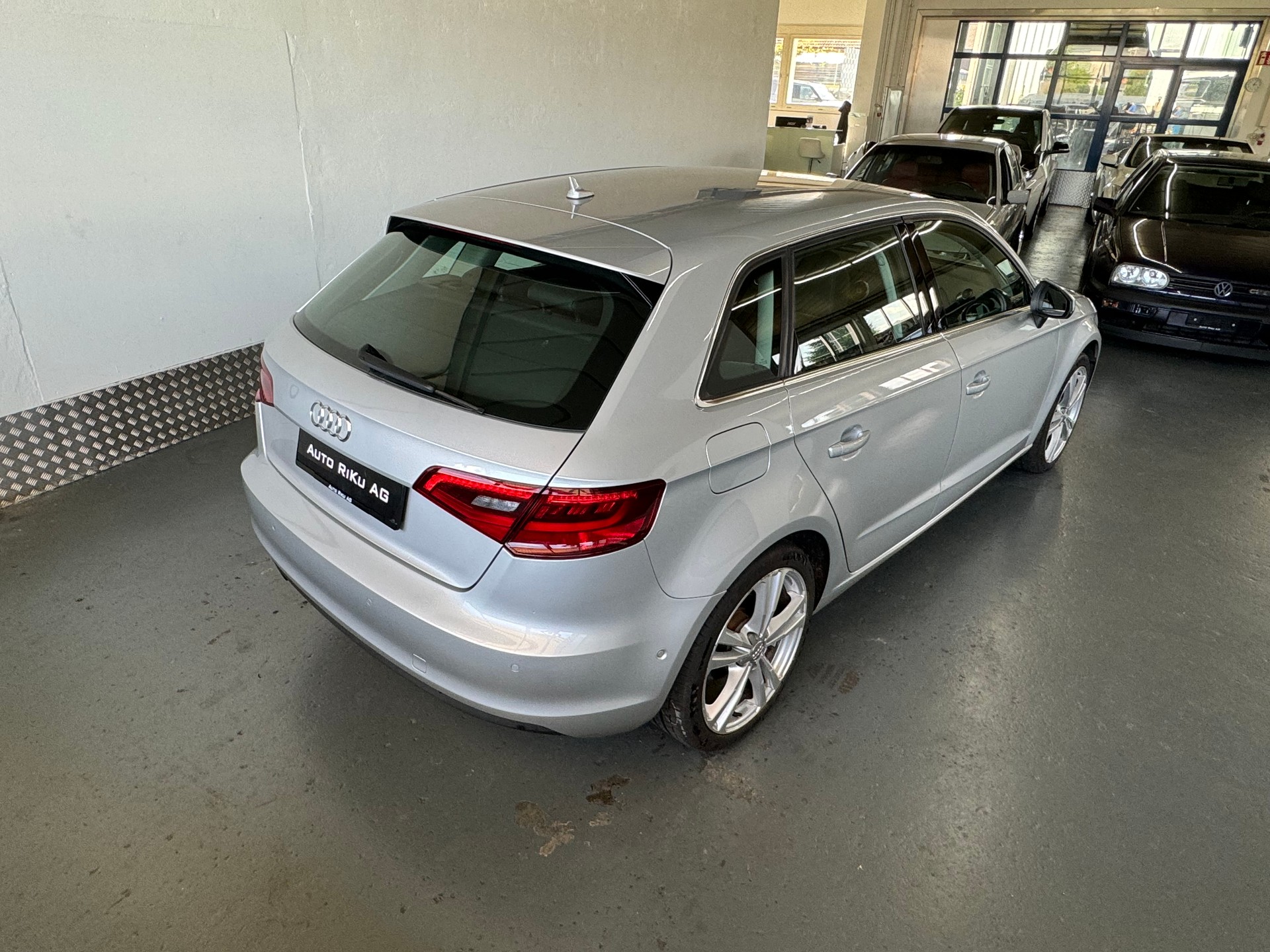 AUDI A3 Sportback 1.4 TFSI Ambition S-tronic-image-7
