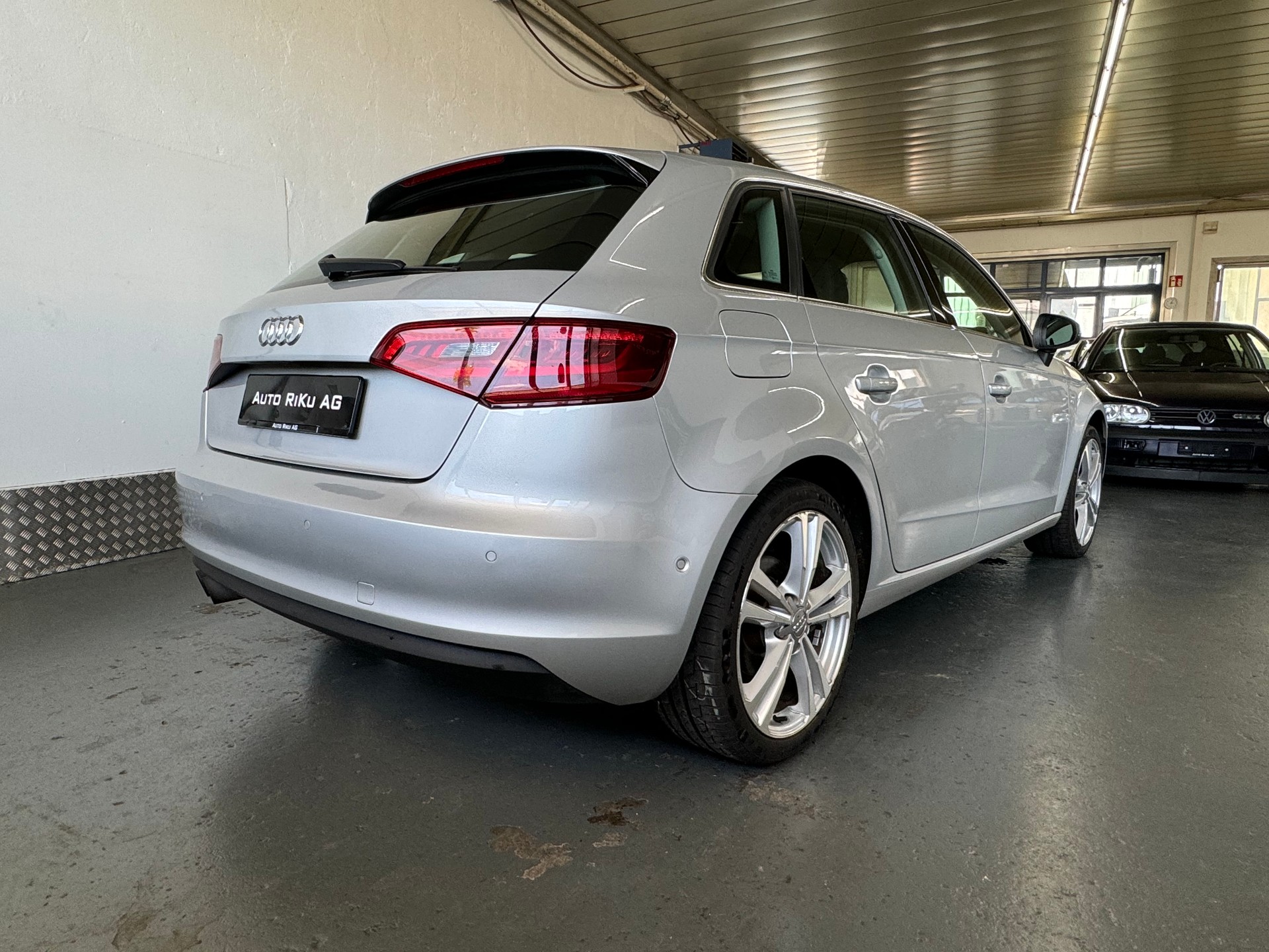 AUDI A3 Sportback 1.4 TFSI Ambition S-tronic-image-8