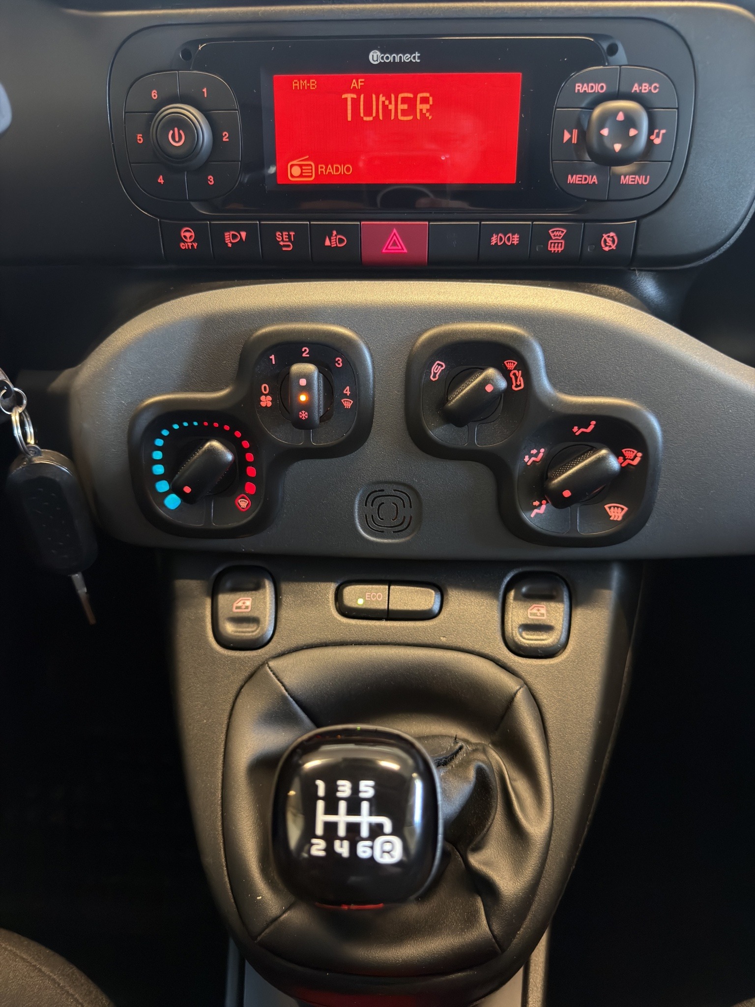 FIAT Panda 0.9 Twinair Turbo Waze 4x4*TOP ZUSTAND*NUR 25000 KM*-image-9