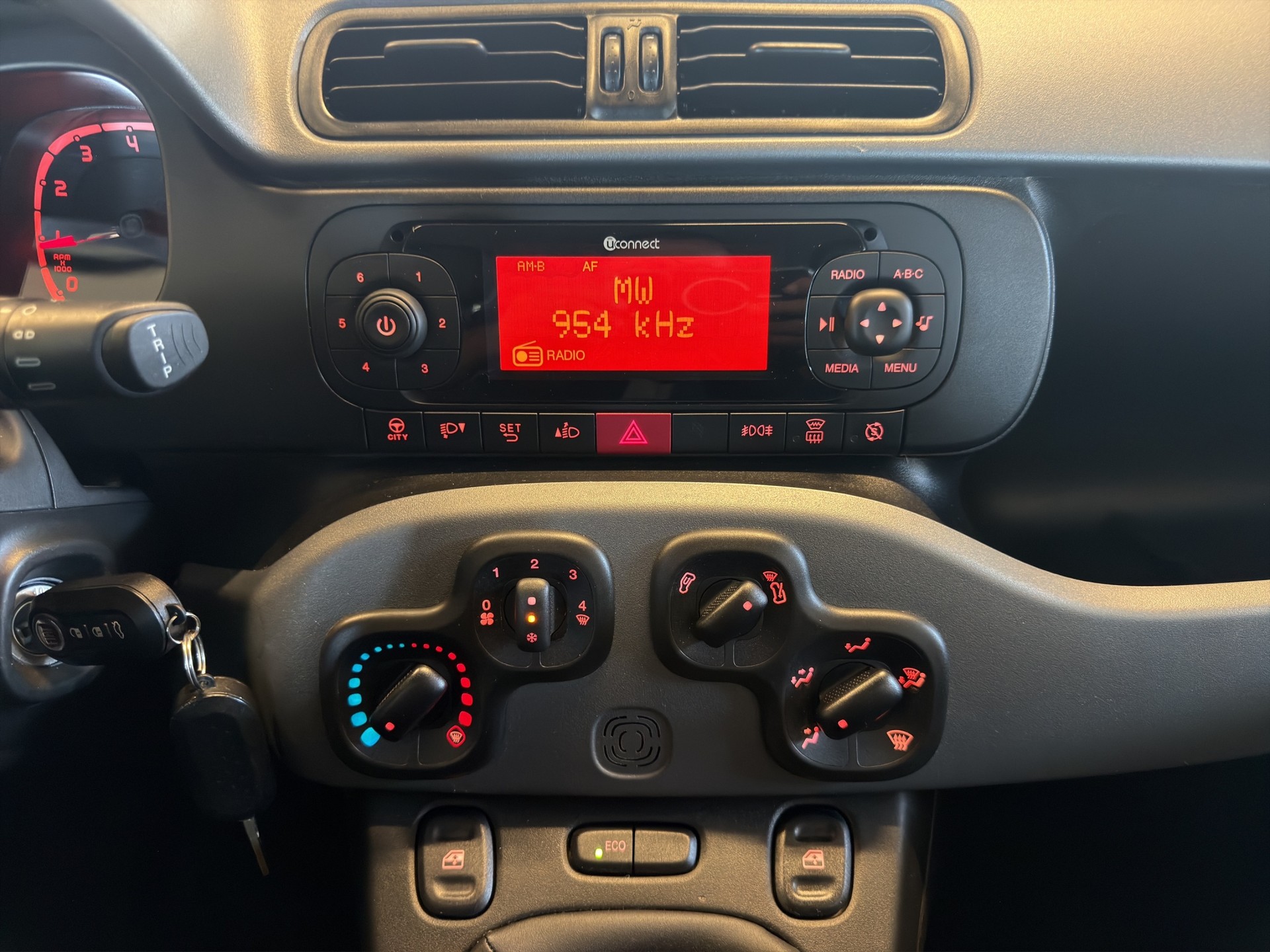 FIAT Panda 0.9 Twinair Turbo Waze 4x4*TOP ZUSTAND*NUR 25000 KM*-image-8