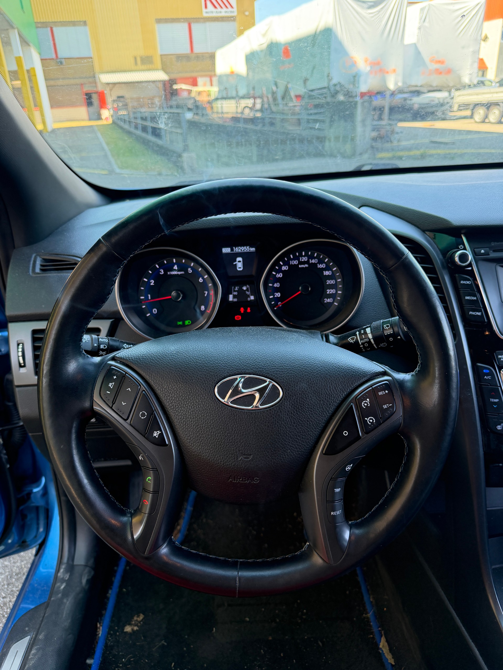 HYUNDAI i30 Wagon 1.6 GDI Amplia-image-13