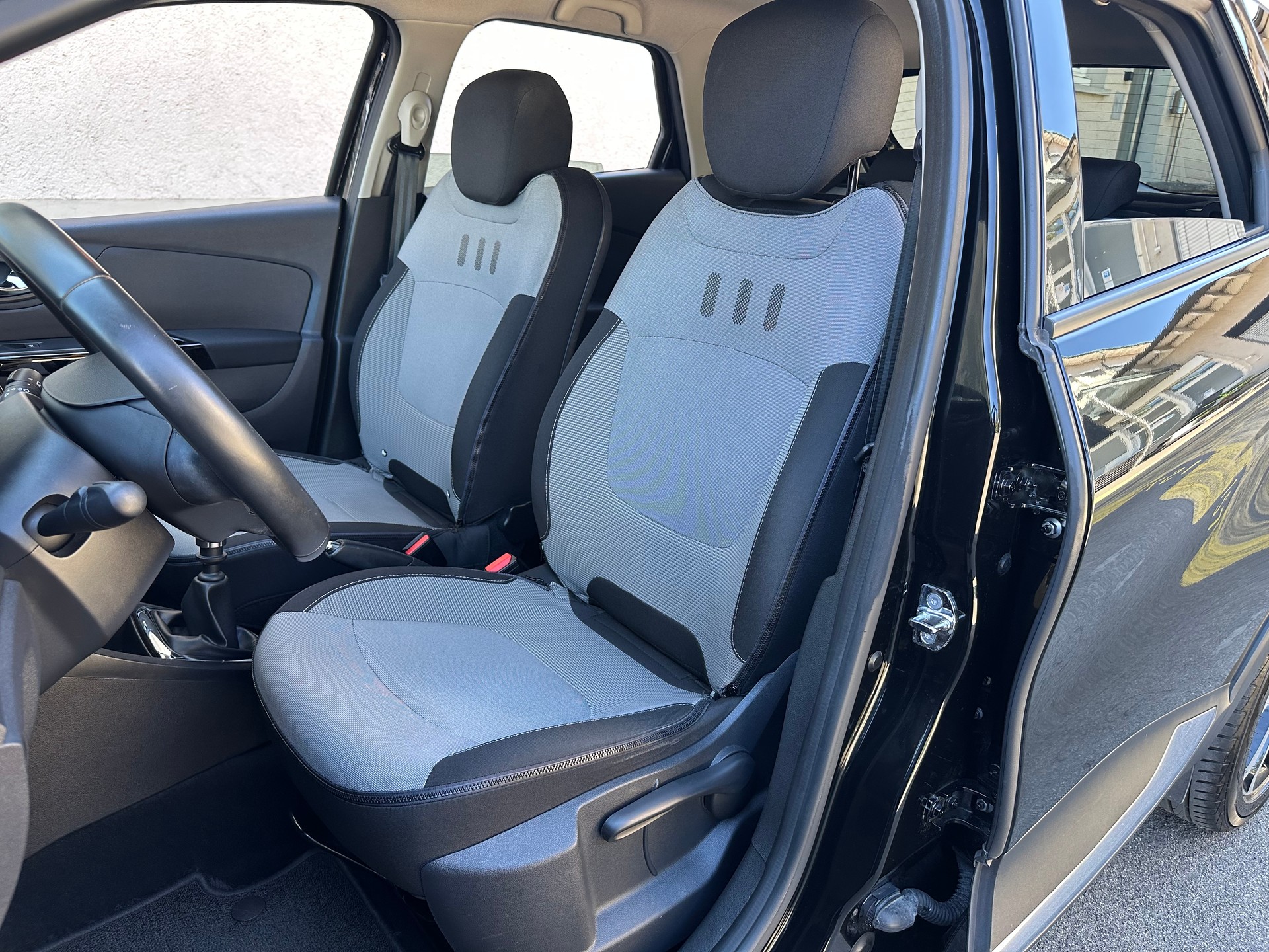 RENAULT Captur 1.2 T 16V Intens-image-12
