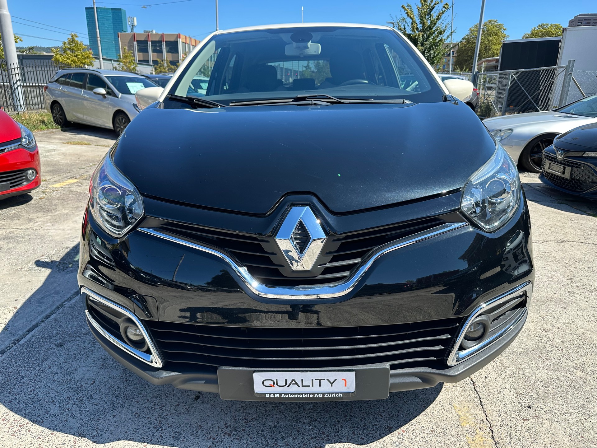 RENAULT Captur 1.2 T 16V Intens-showroom-element-1