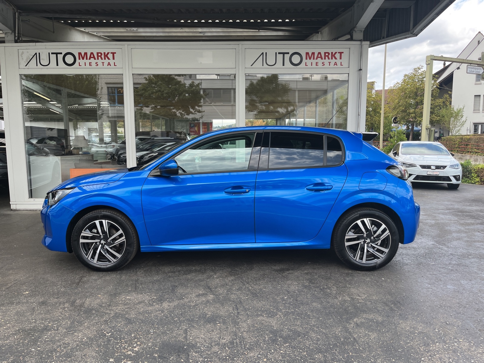 PEUGEOT 208 1.2 PureTech Allure Pack EAT8-showroom-element-1