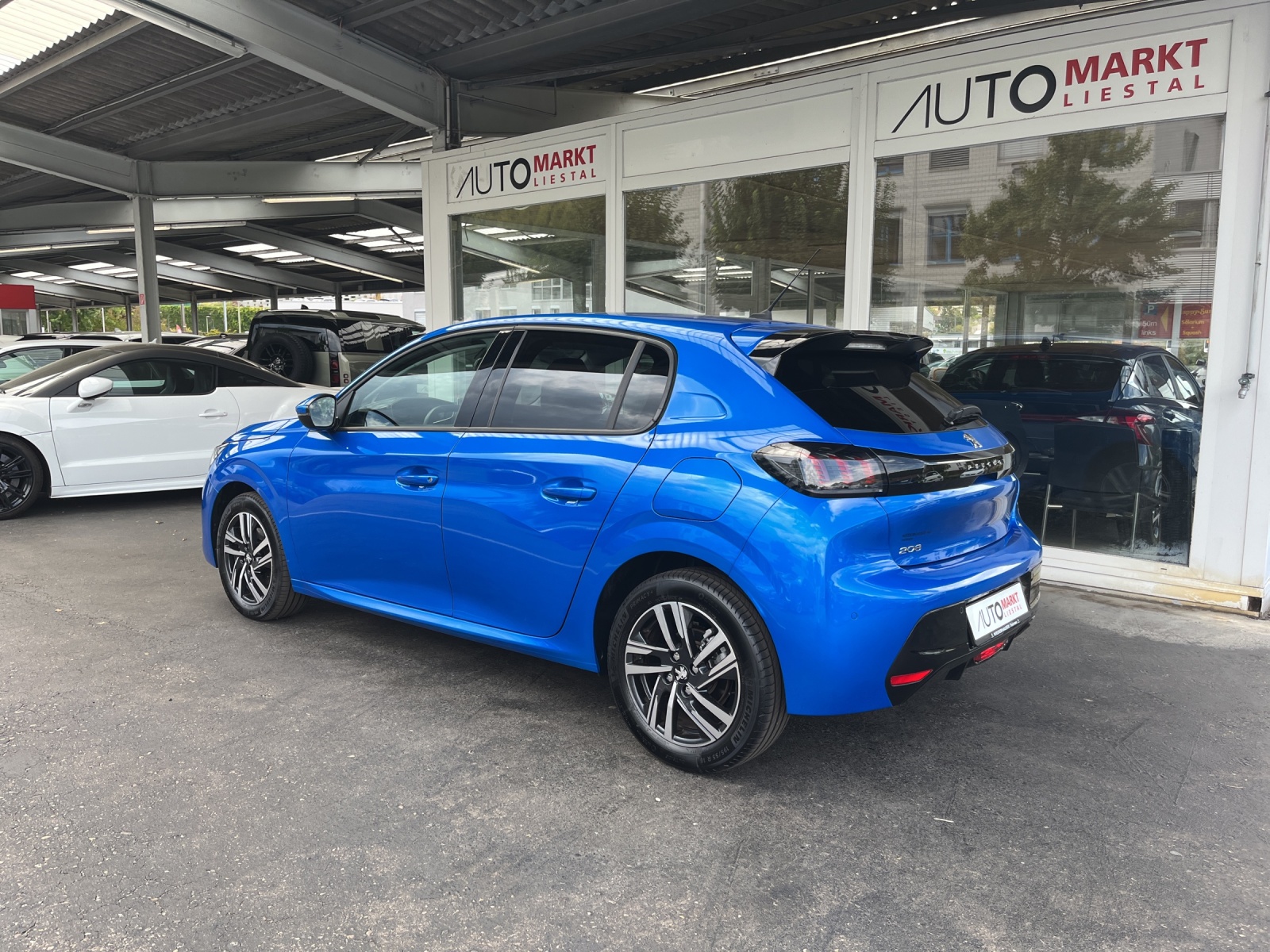 PEUGEOT 208 1.2 PureTech Allure Pack EAT8-showroom-element-2