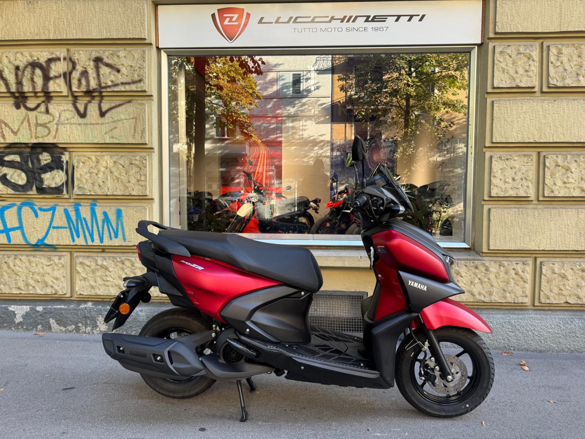 YAMAHA LCG 125 RayZR-image-1