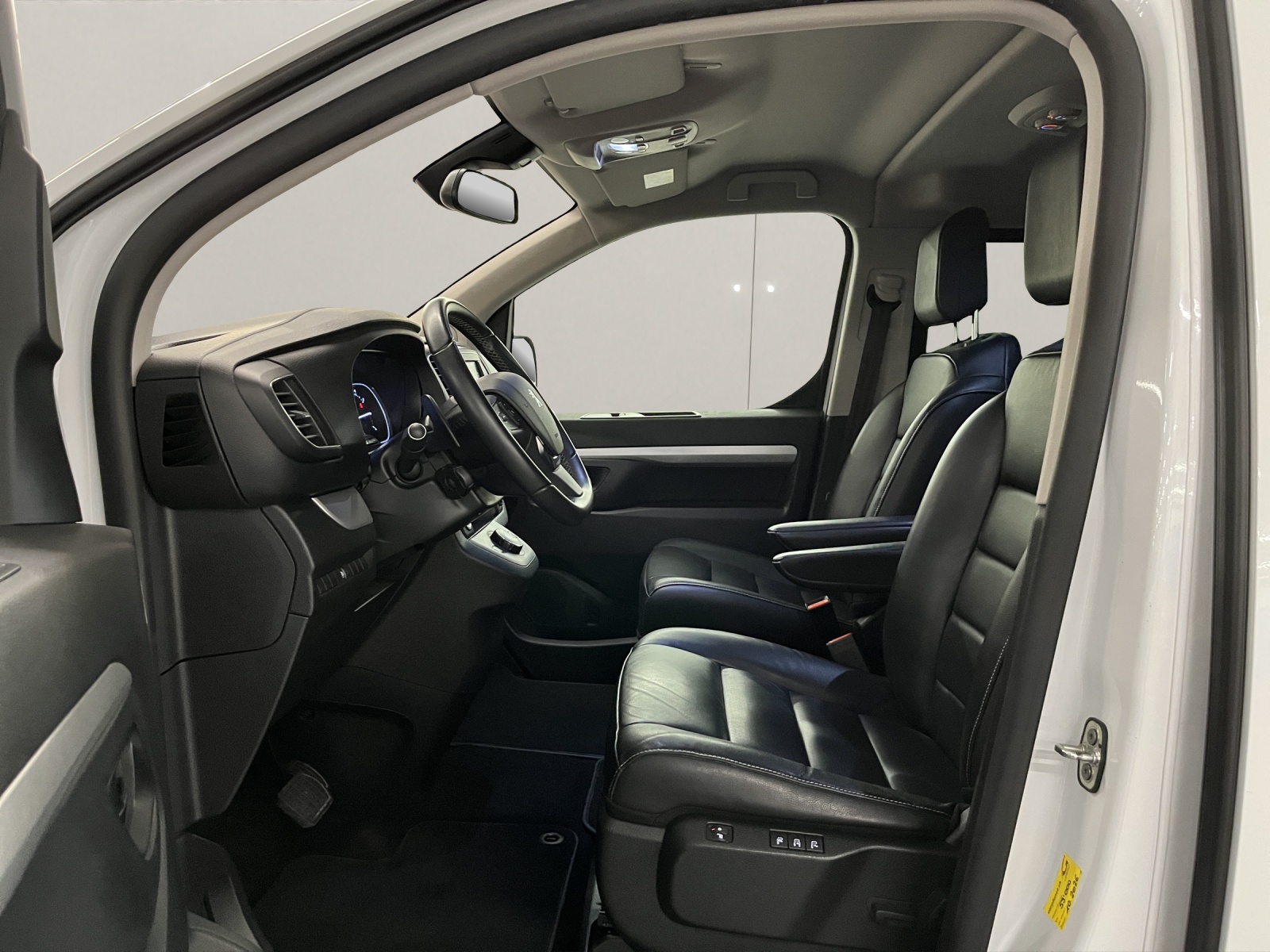 PEUGEOT Traveller Long 2.0 BlueHDi 180 Business VIP S/S-image-6