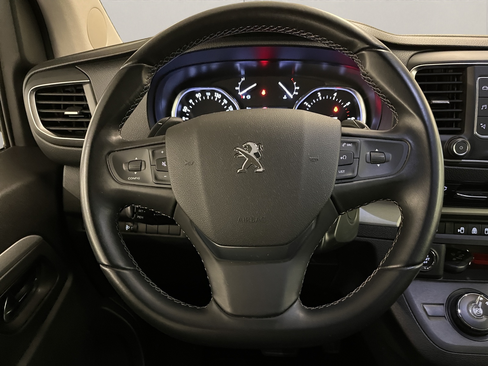 PEUGEOT Traveller Long 2.0 BlueHDi 180 Business VIP S/S-image-8