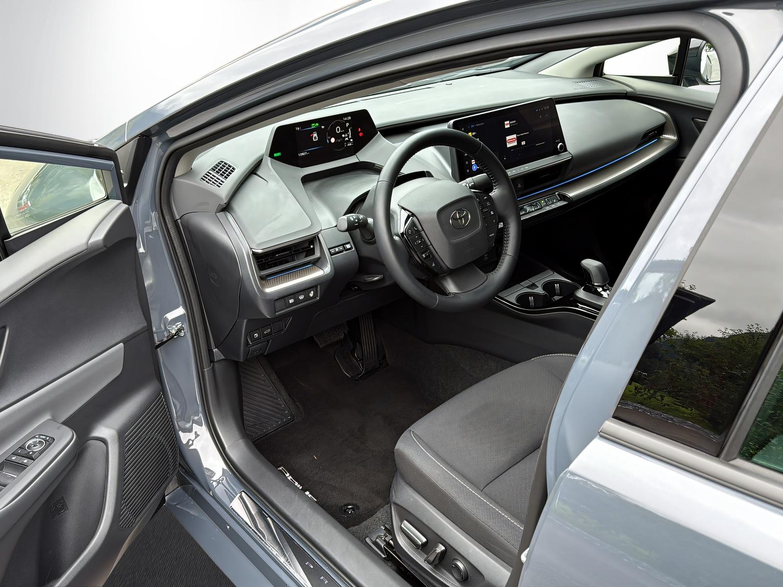 TOYOTA Prius 2.0 Plug-In-Hybrid Style-image-8