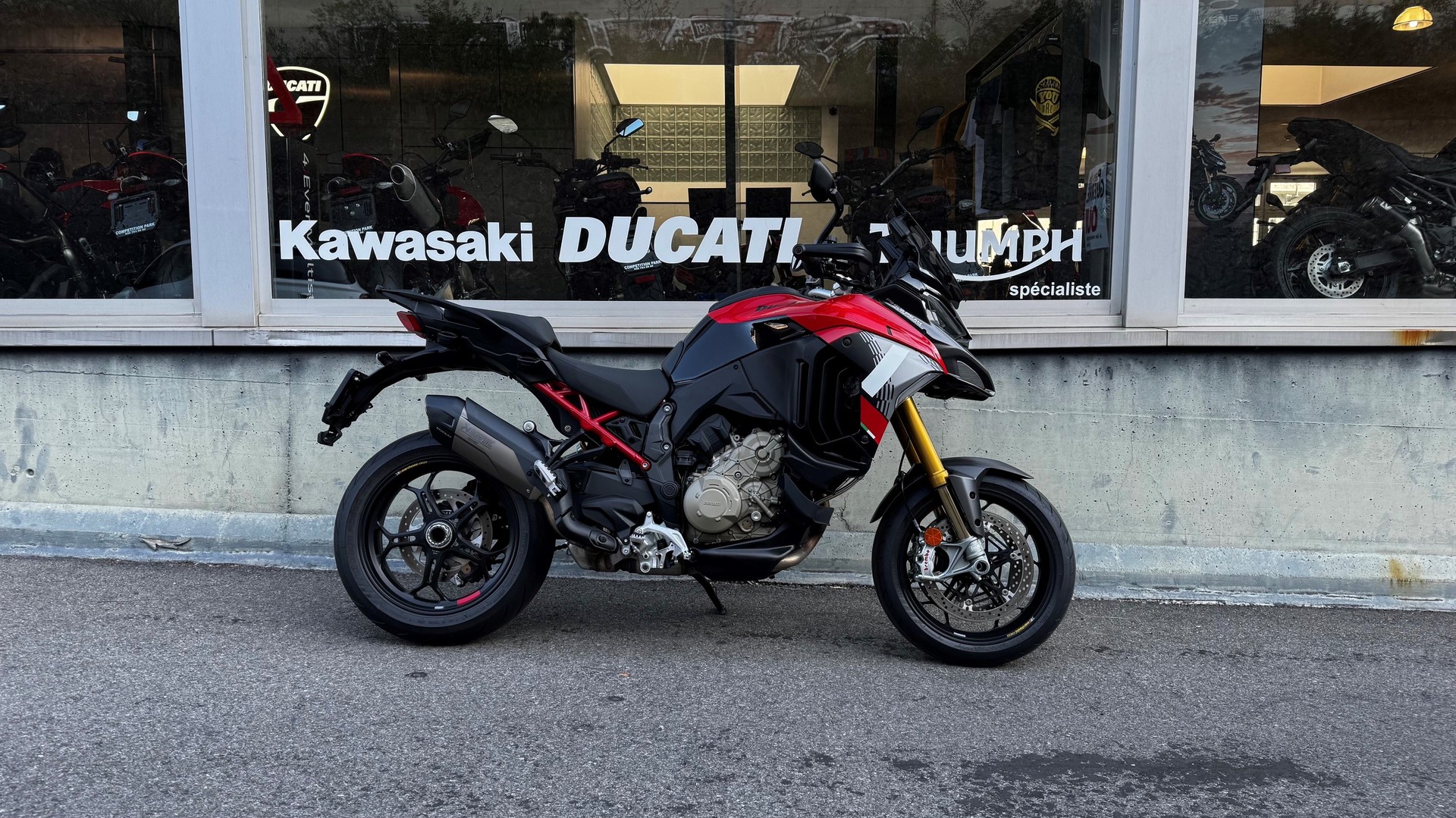 DUCATI Multistrada pikes peak
