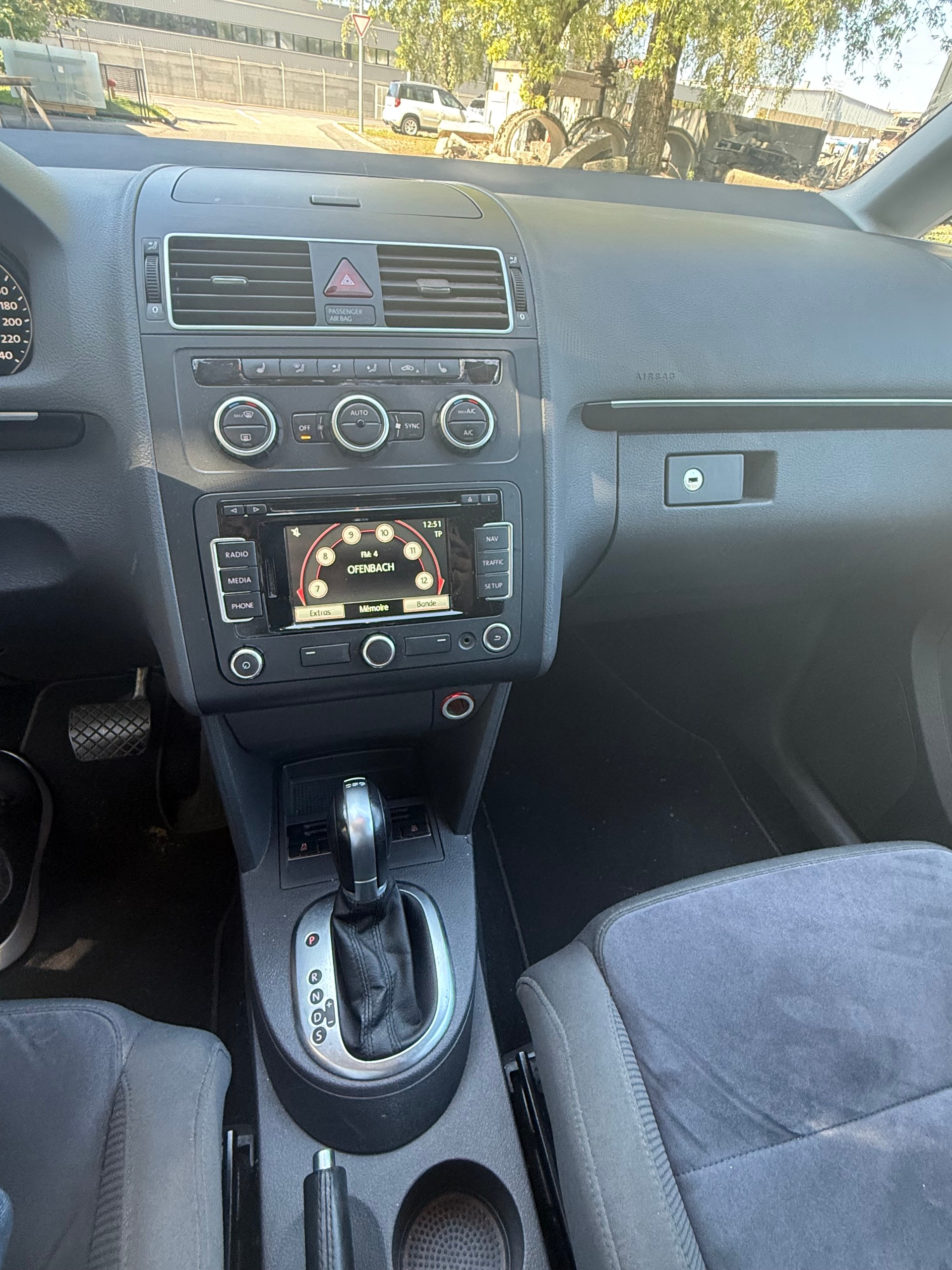 VW Touran 1.4 TSI Highline DSG-image-4