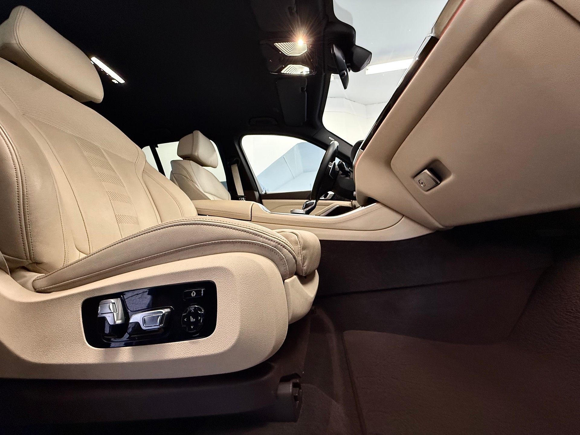 BMW X5 xDrive 40i Steptronic-image-16