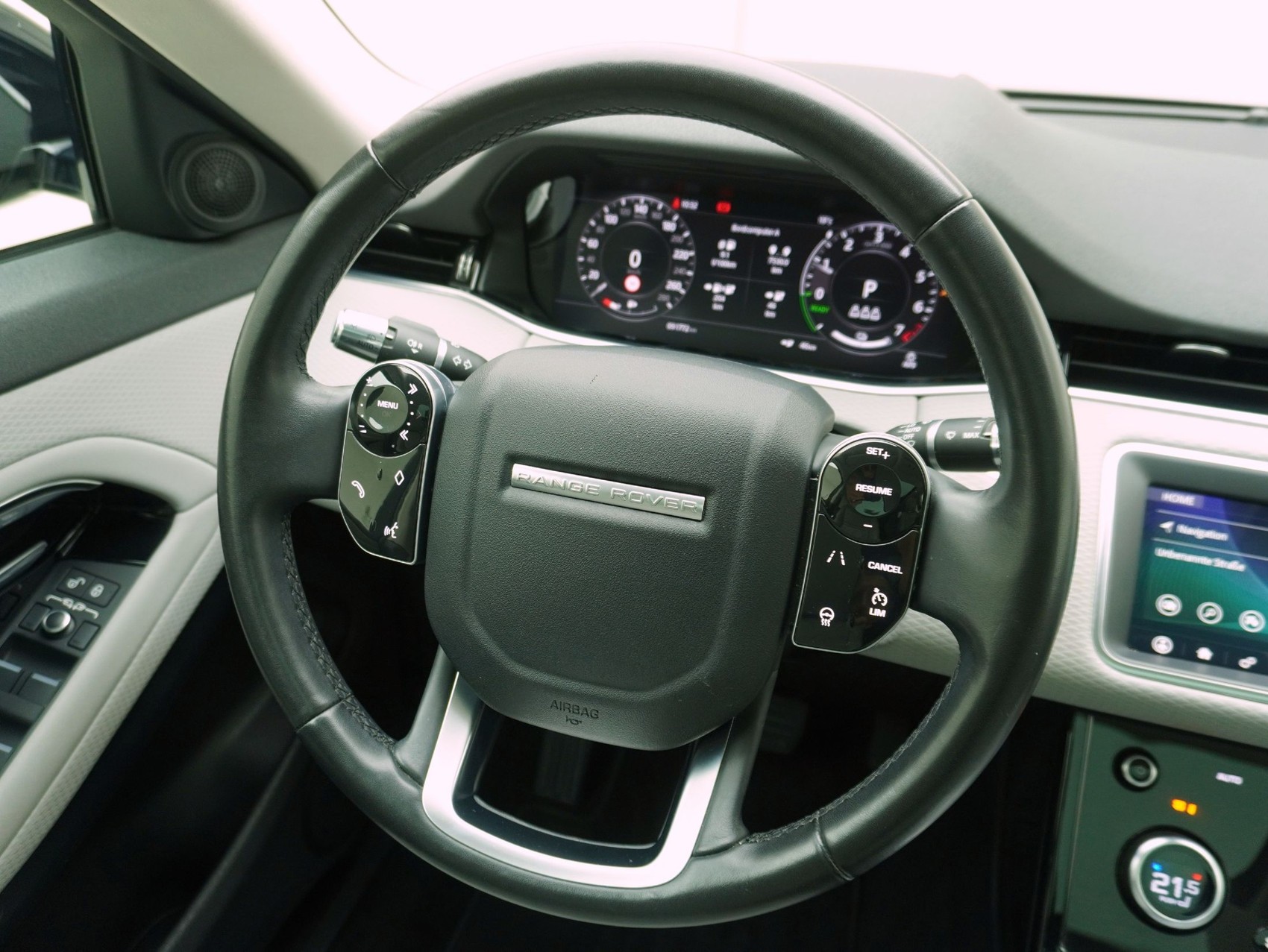 LAND ROVER Range Rover Evoque 1.5 T 300e S AWD-image-12