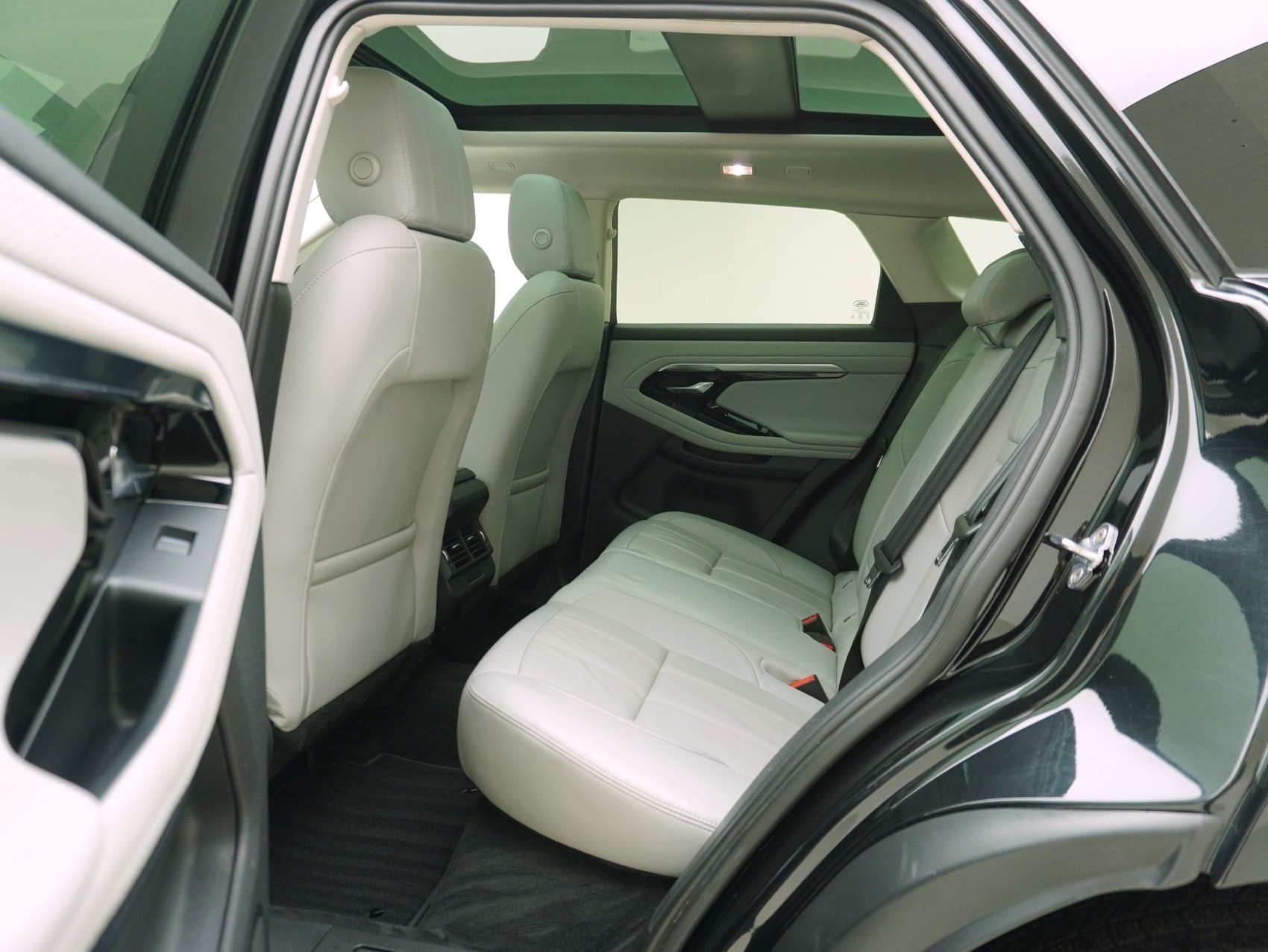 LAND ROVER Range Rover Evoque 1.5 T 300e S AWD-image-13