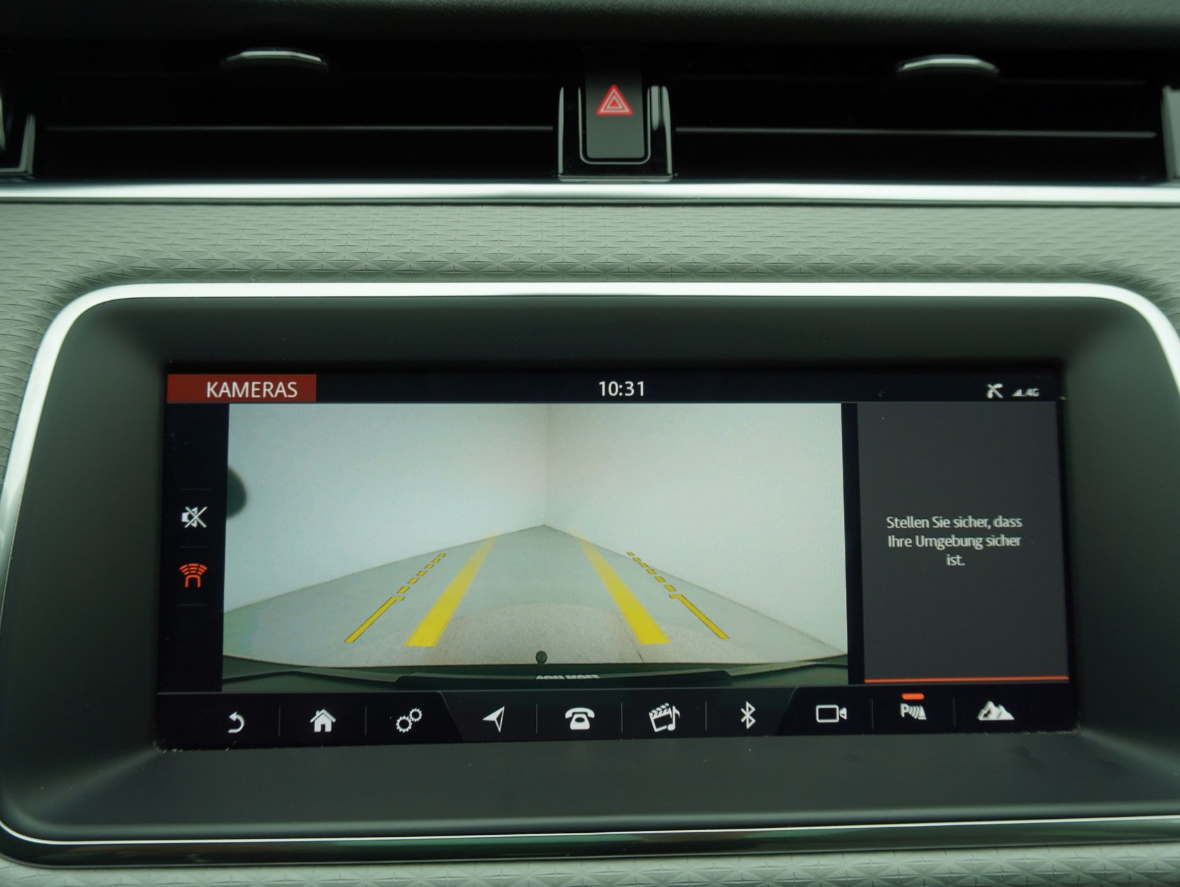 LAND ROVER Range Rover Evoque 1.5 T 300e S AWD-image-19