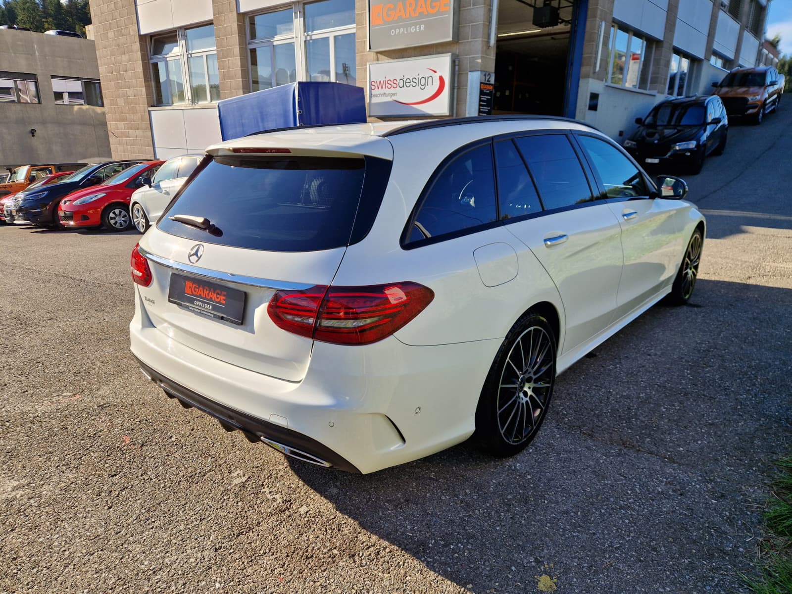 MERCEDES-BENZ C 220 d Swiss Star AMG Line 4M 9G-Tronic-showroom-element-3