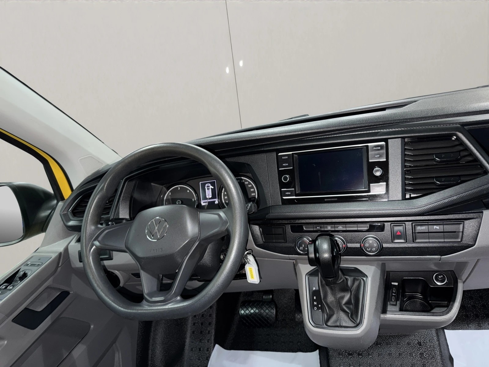 VW T6.1 2.0 TDI 4Motion DSG-image-11