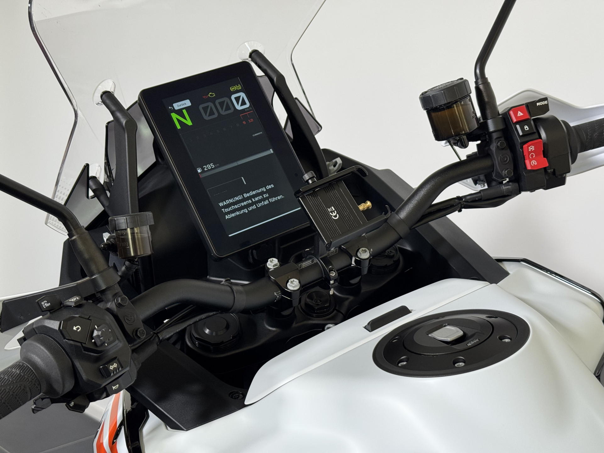 KTM 1390 Super Adventure S-image-3
