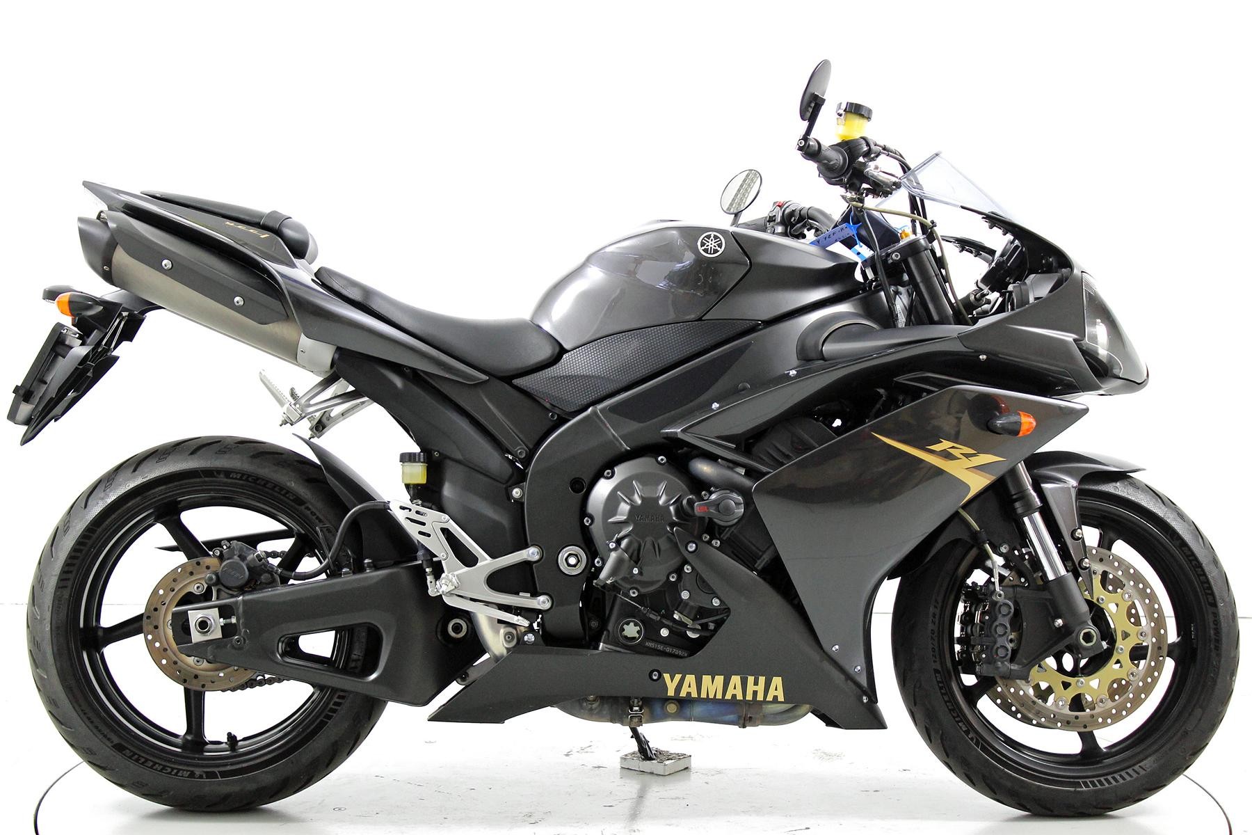 YAMAHA YZF-R1-image-3