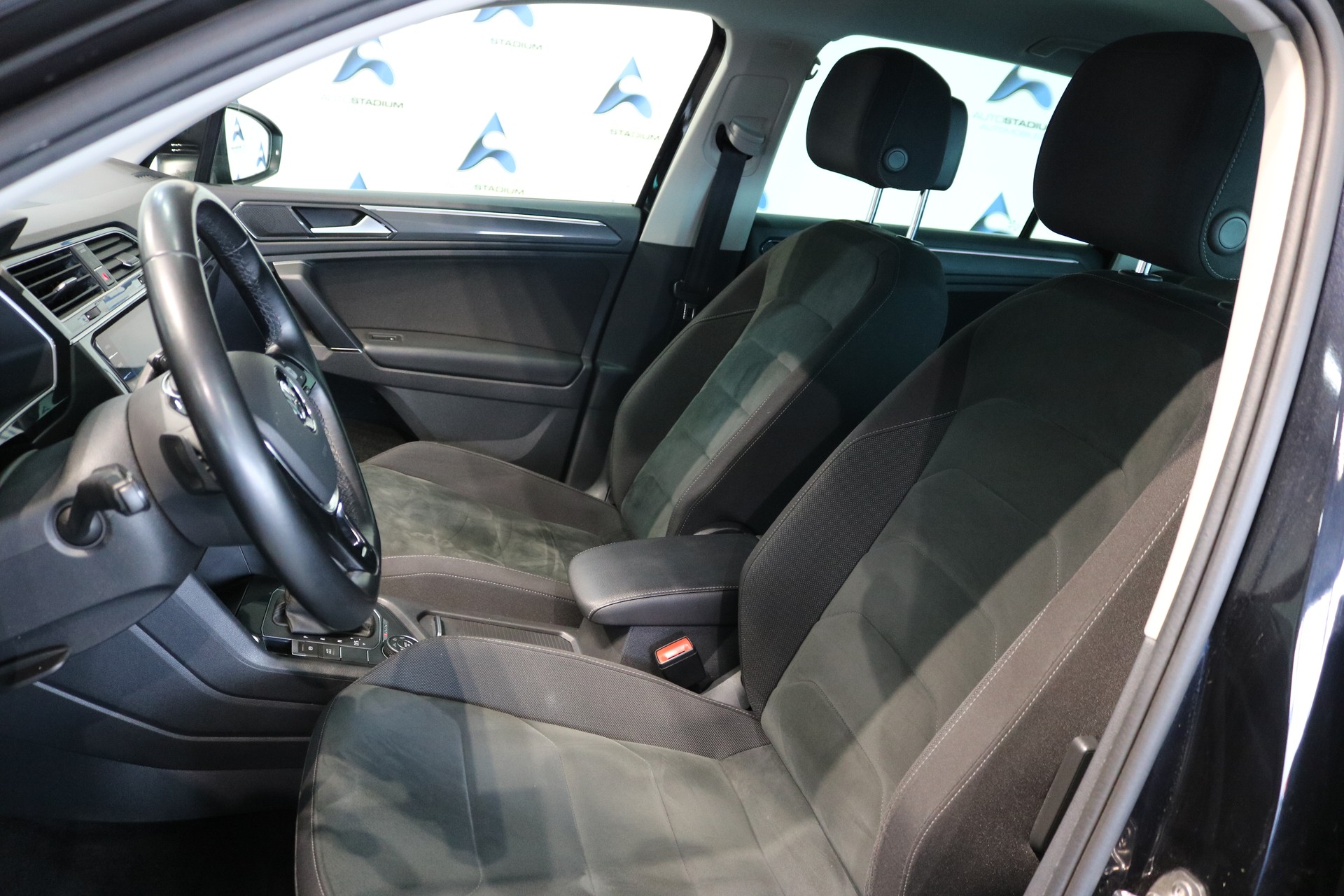 VW Tiguan 2.0TSI Highline 4Motion DSG-showroom-element-3