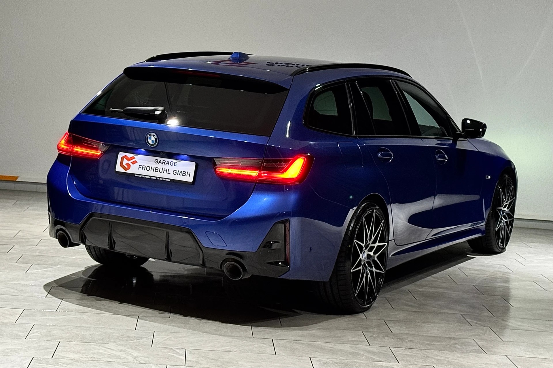 BMW 330e xDrive Steptronic M Sport-showroom-element-3