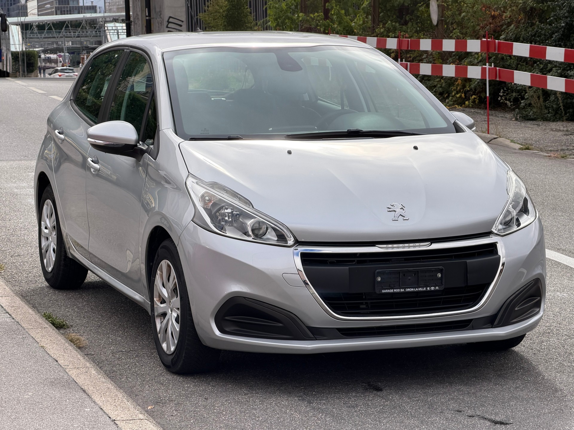 PEUGEOT 208 1.2 PureTech Access-showroom-element-1