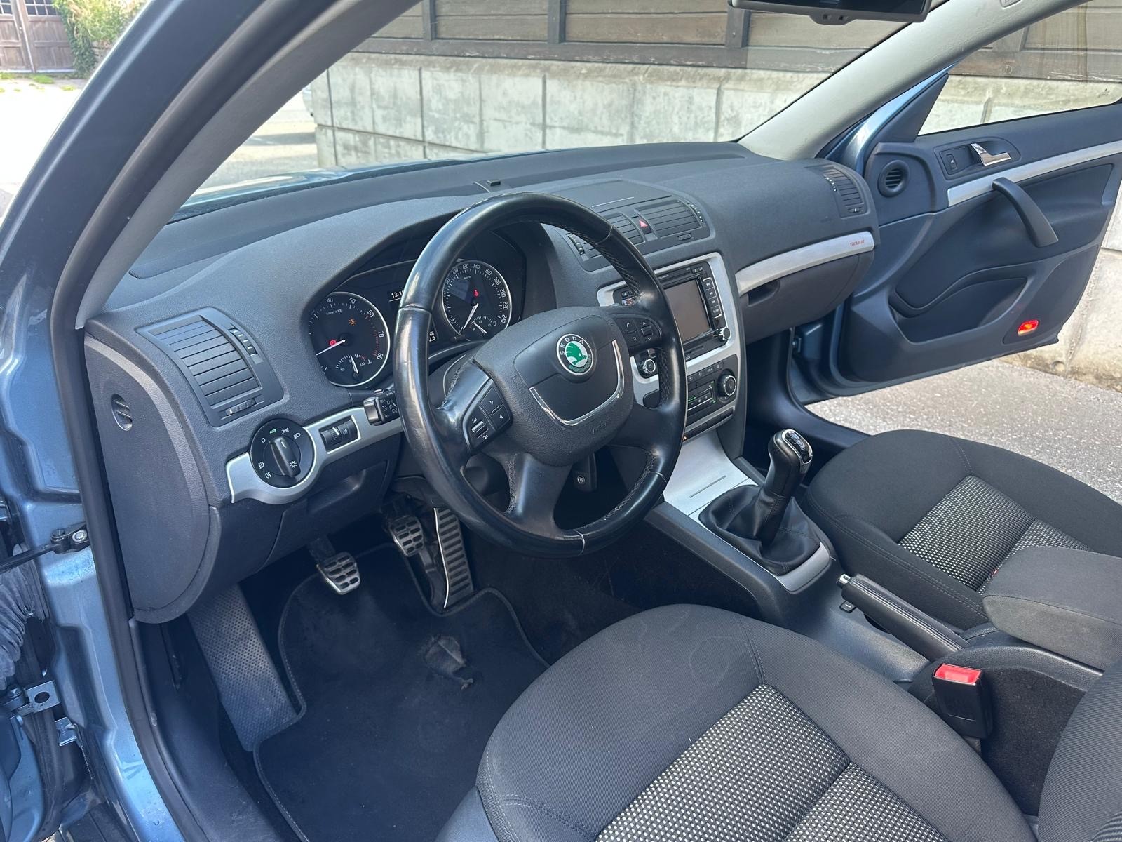 SKODA Octavia Combi 1.8 TSI Scout 4x4-image-9