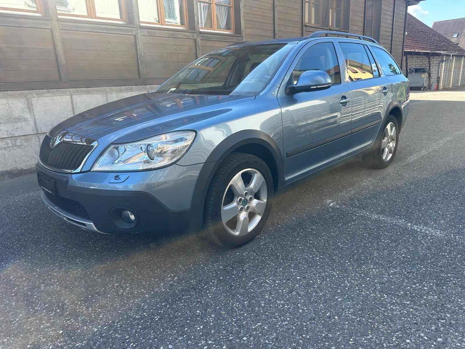 SKODA Octavia Combi 1.8 TSI Scout 4x4-showroom-element-1