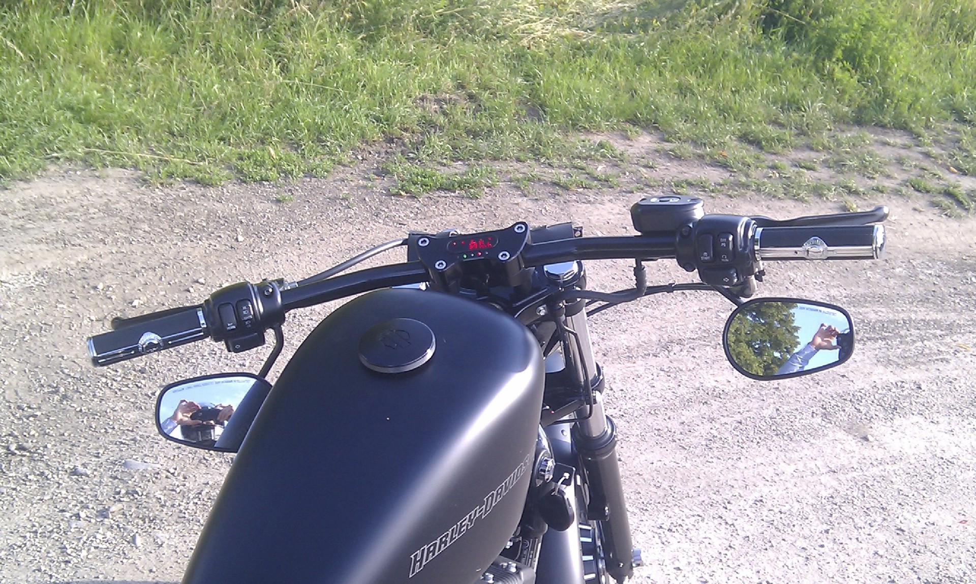 HARLEY-DAVIDSON XL 883 N Sportster Iron-image-4