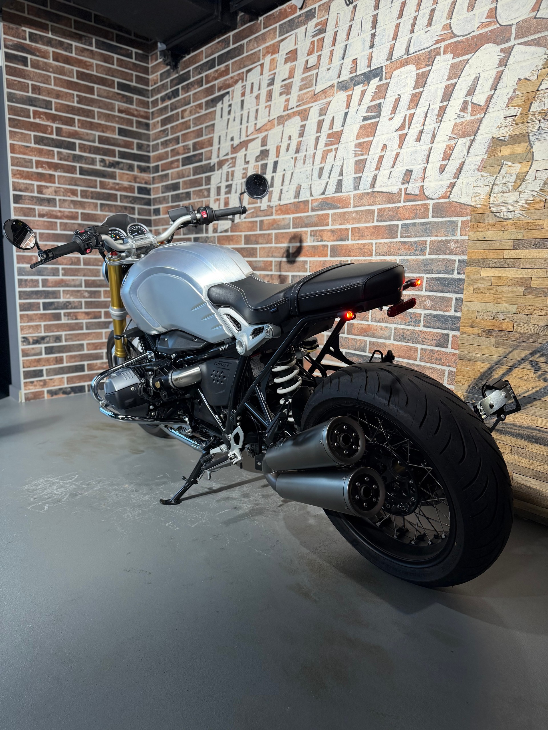 BMW R nineT-image-5