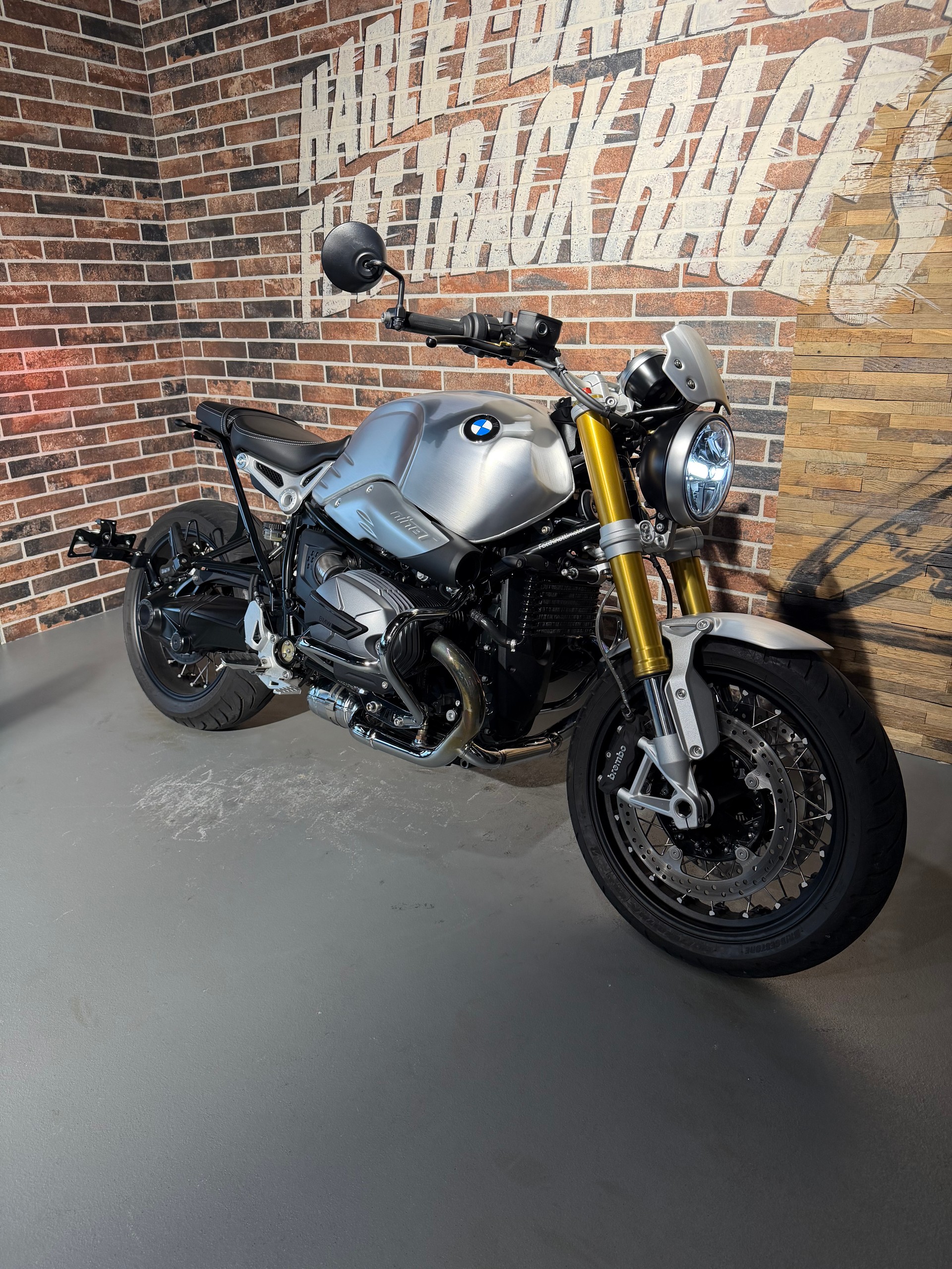 BMW R nineT-image-10