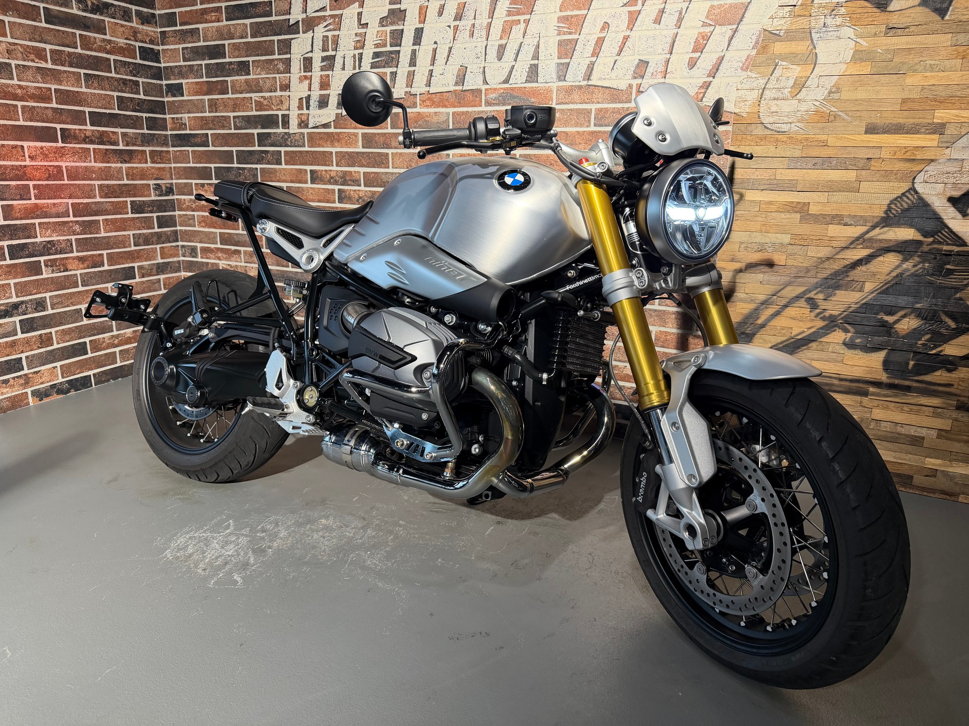 BMW R nineT-image-11