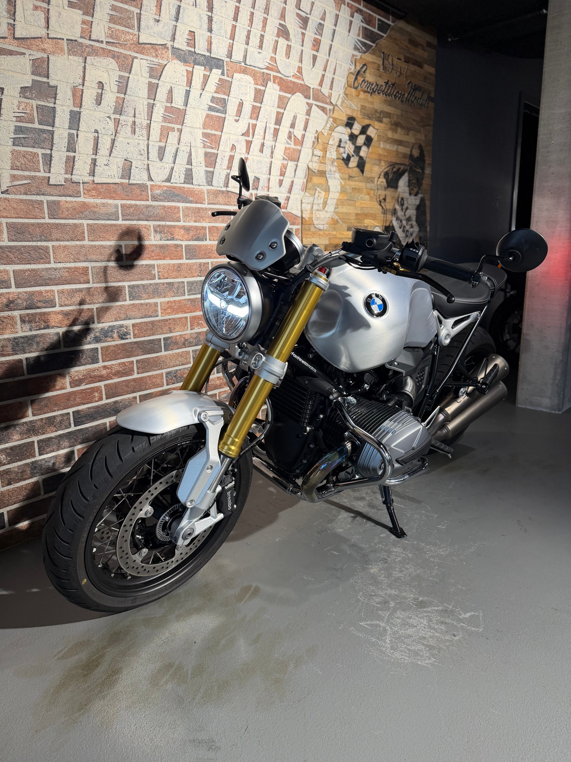 BMW R nineT-image-2